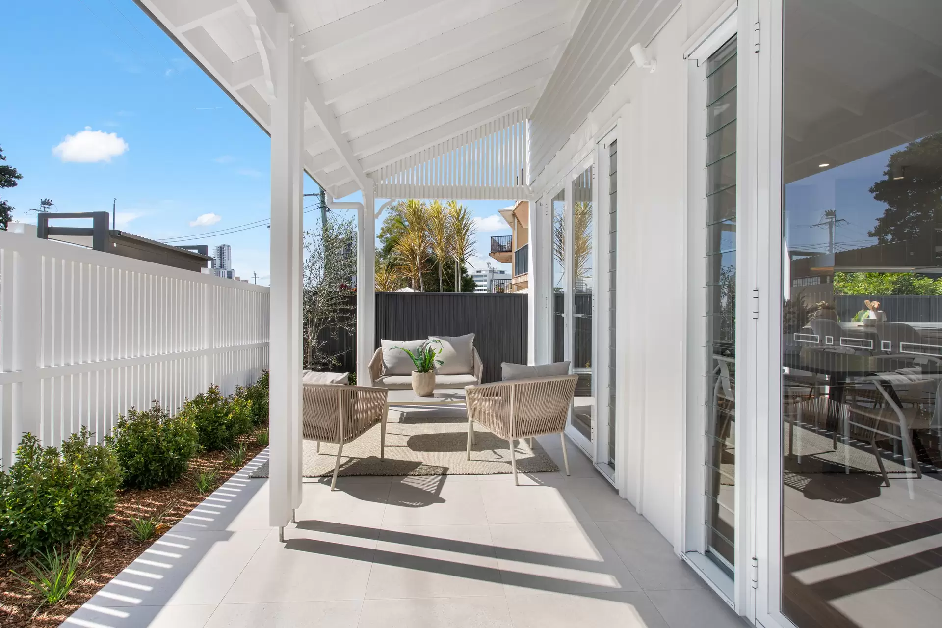 2 Kate Street, Southport Sold by Queensland Sotheby's International Realty - image 1