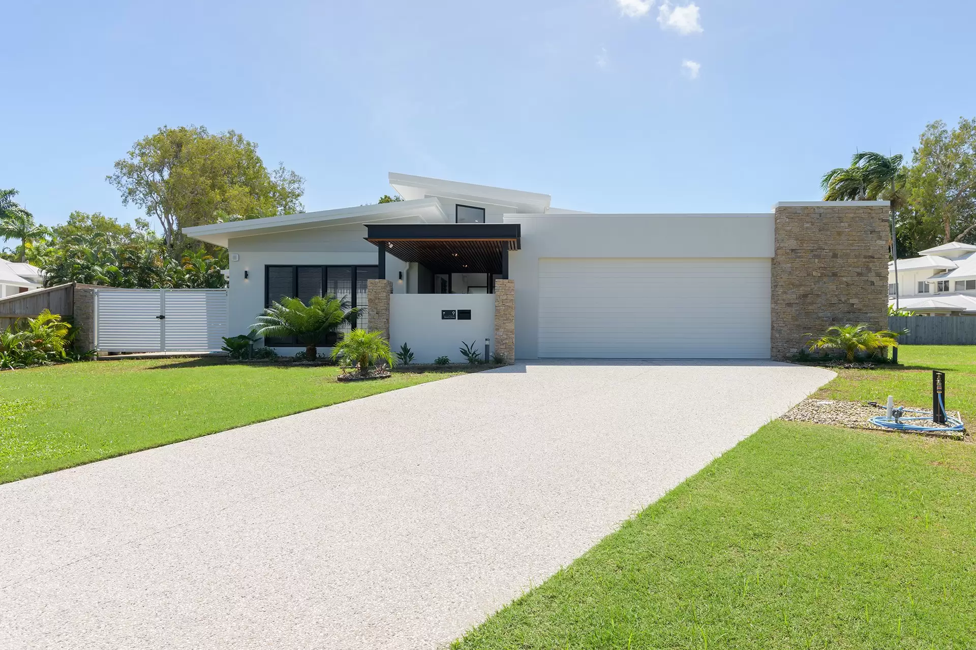 9 Beach Close, Port Douglas Sold by Queensland Sotheby's International Realty - image 1