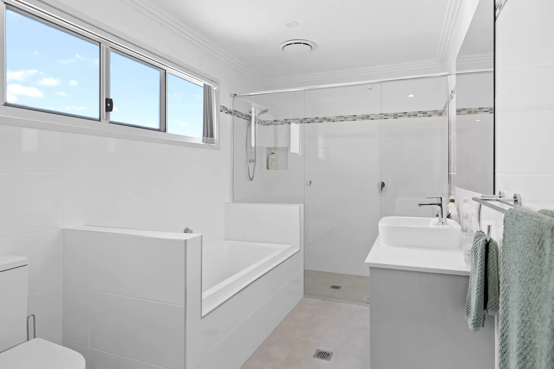 3/155 Middle Street, Cleveland Sold by Queensland Sotheby's International Realty - image 1