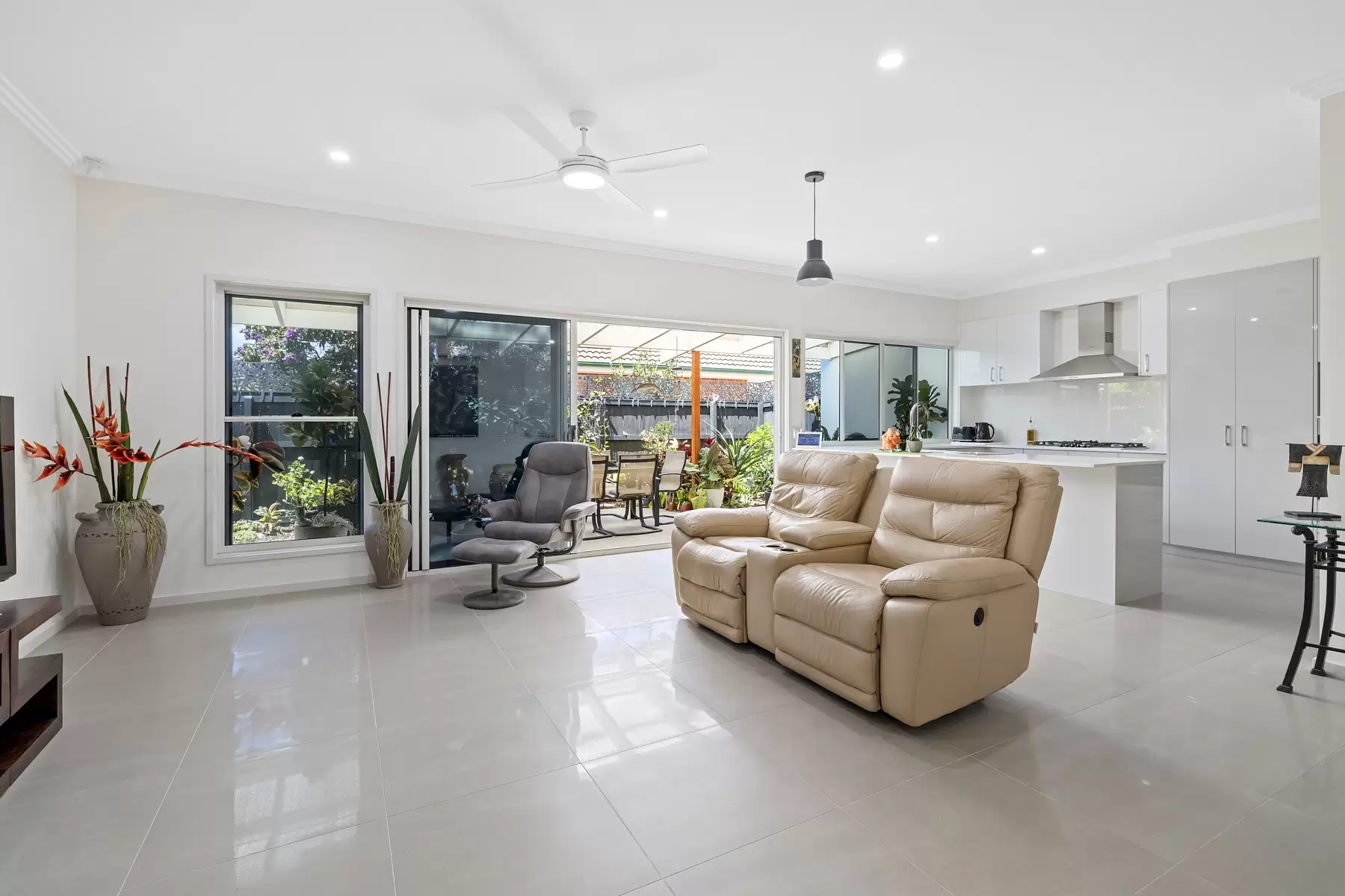 3/155 Middle Street, Cleveland Sold by Queensland Sotheby's International Realty - image 1
