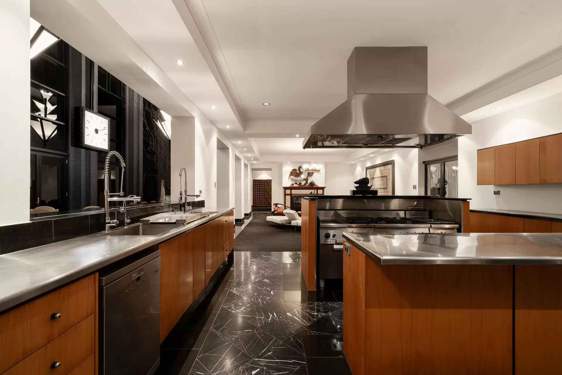 178 Boston Road, Belmont Sold by Queensland Sotheby's International Realty - image 1