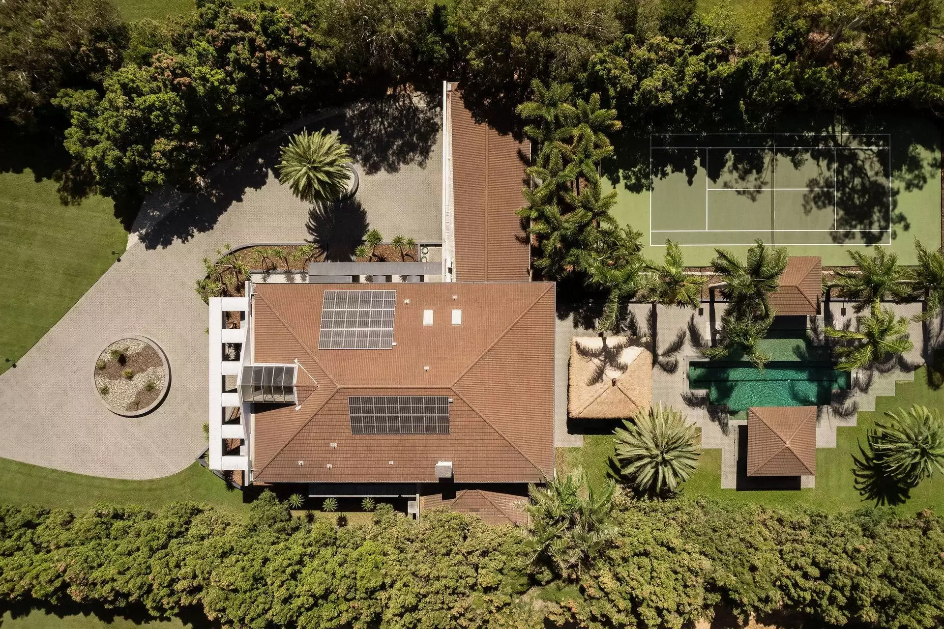 178 Boston Road, Belmont Sold by Queensland Sotheby's International Realty - image 1