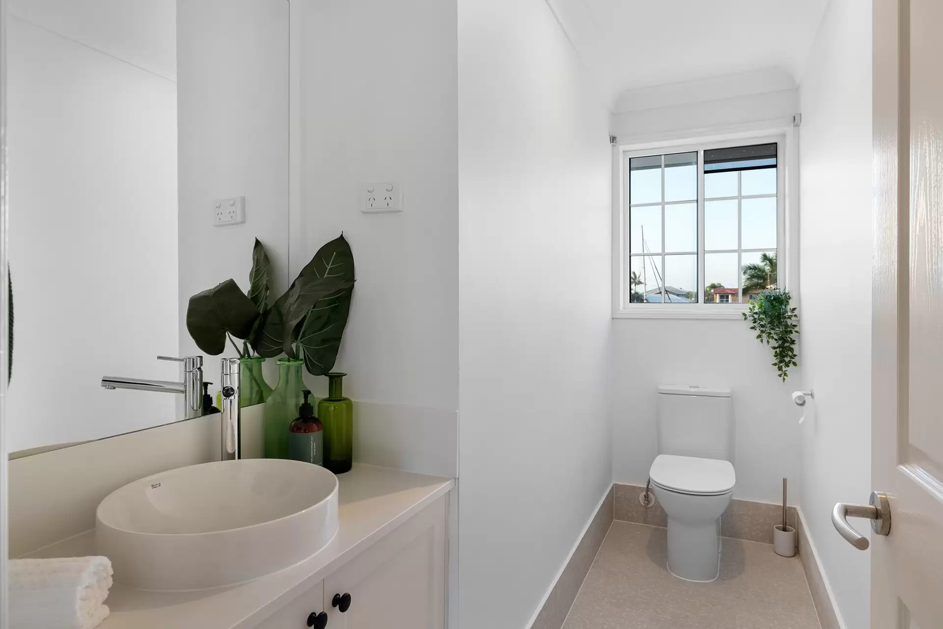 14 Captains Court, Raby Bay Sold by Queensland Sotheby's International Realty - image 1