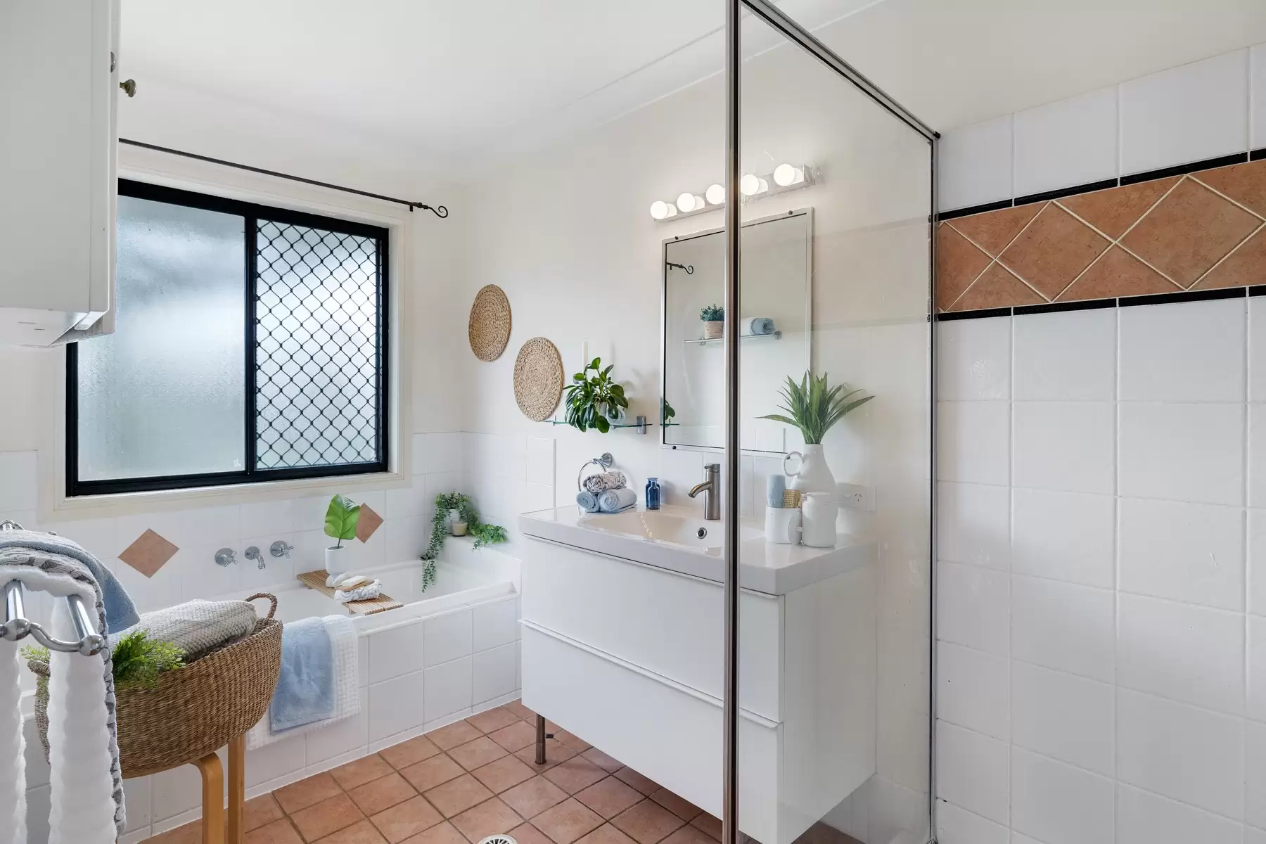 6 The Rampart, Redland Bay Sold by Queensland Sotheby's International Realty - image 1