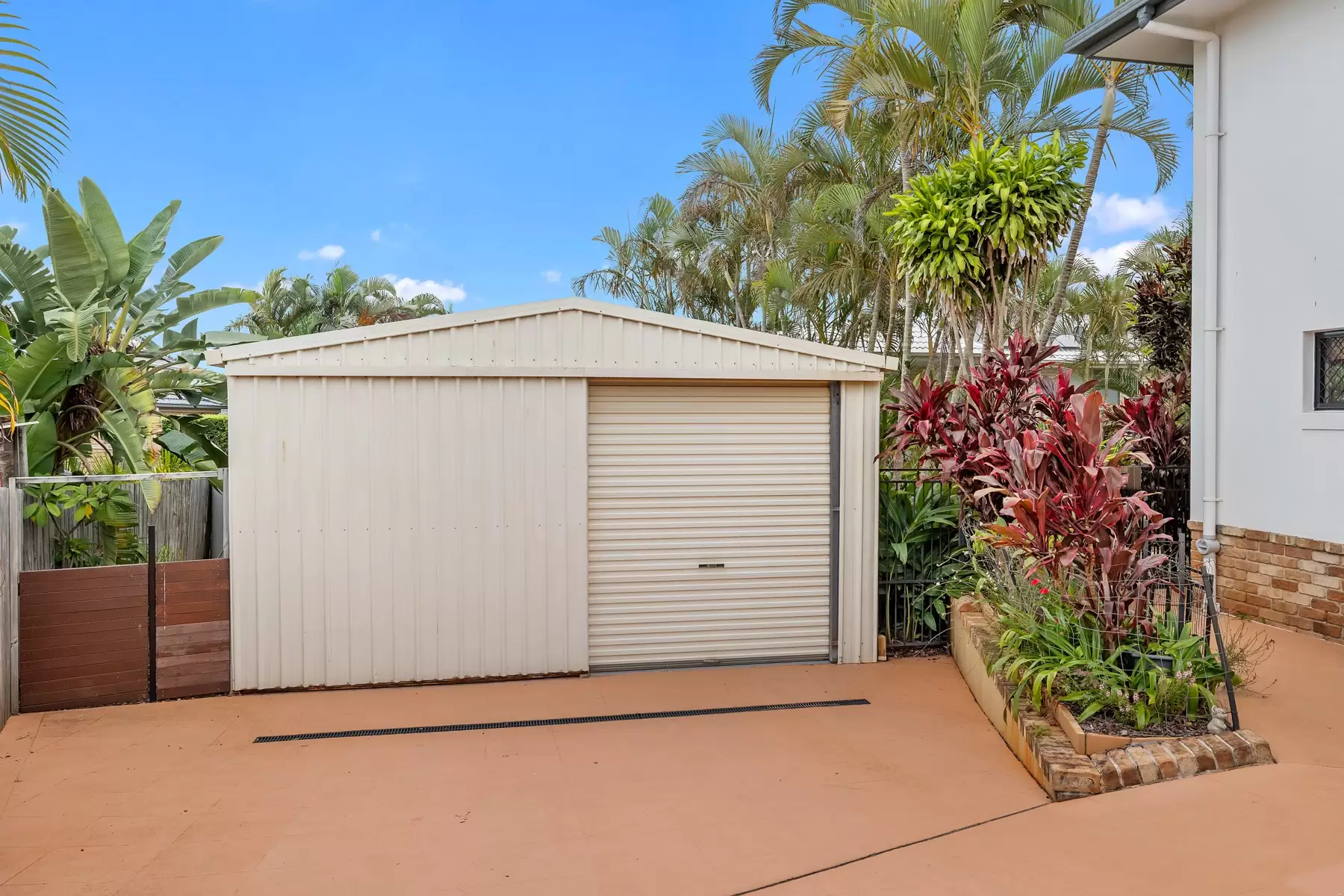 6 The Rampart, Redland Bay Sold by Queensland Sotheby's International Realty - image 1