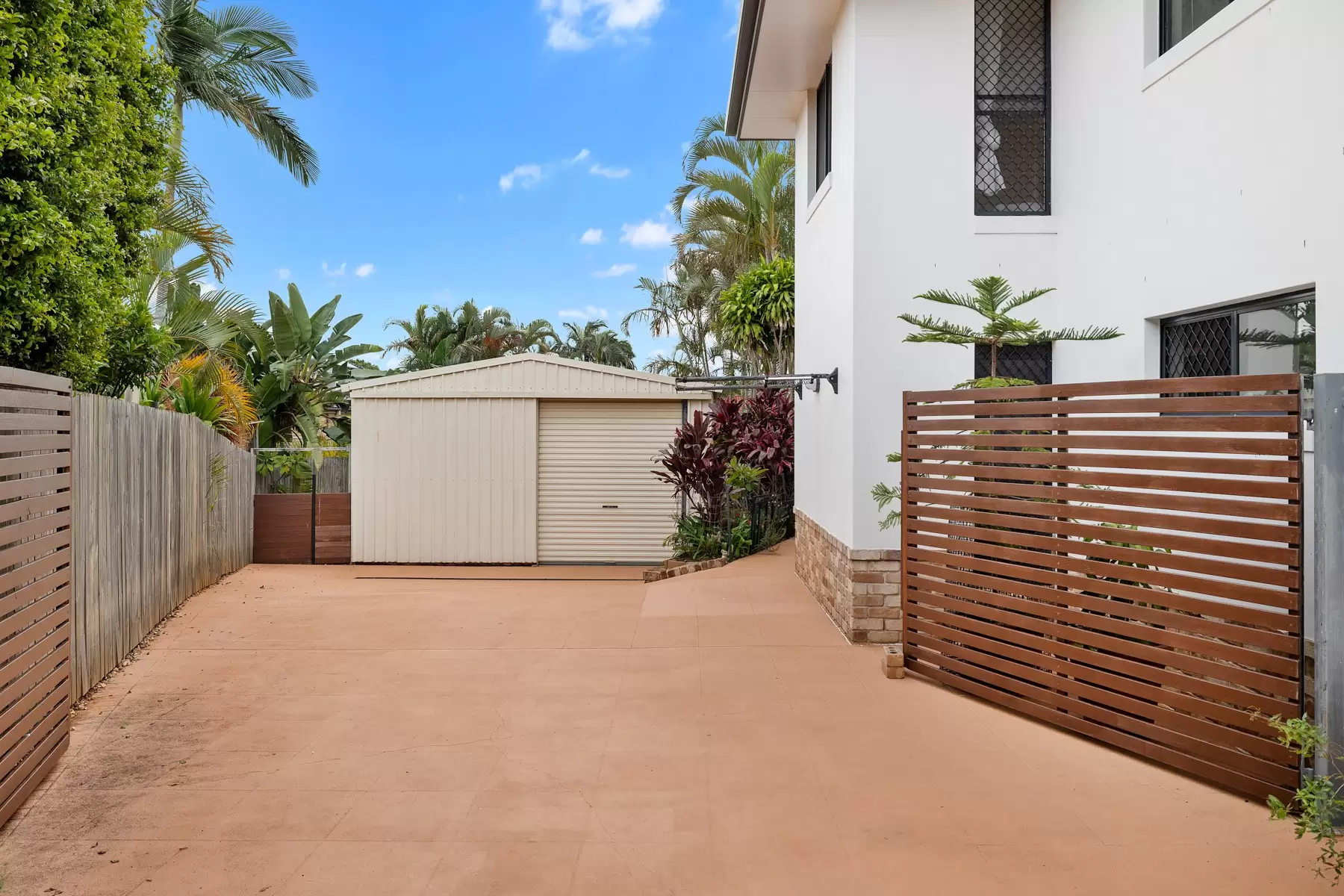 6 The Rampart, Redland Bay Sold by Queensland Sotheby's International Realty - image 1