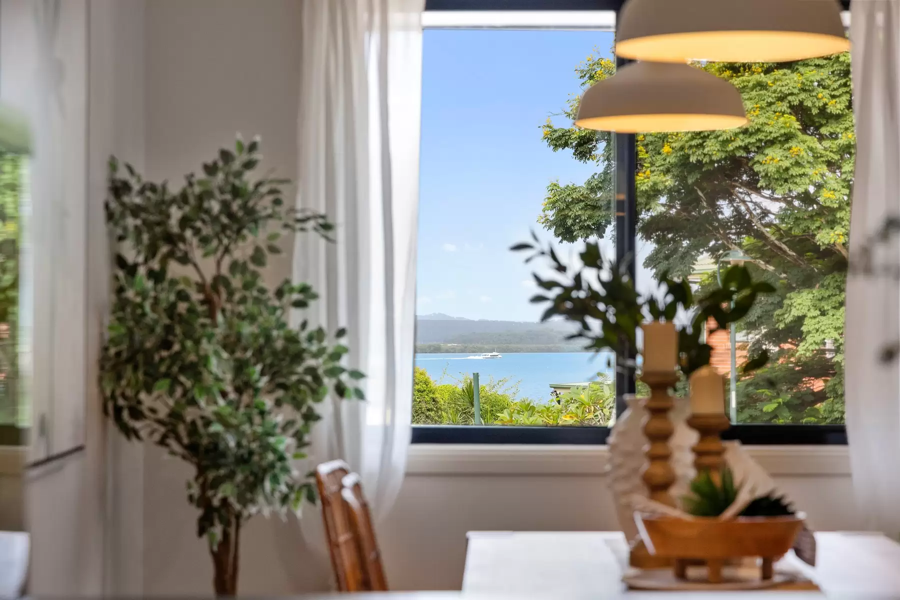 6 The Rampart, Redland Bay Sold by  - image 1