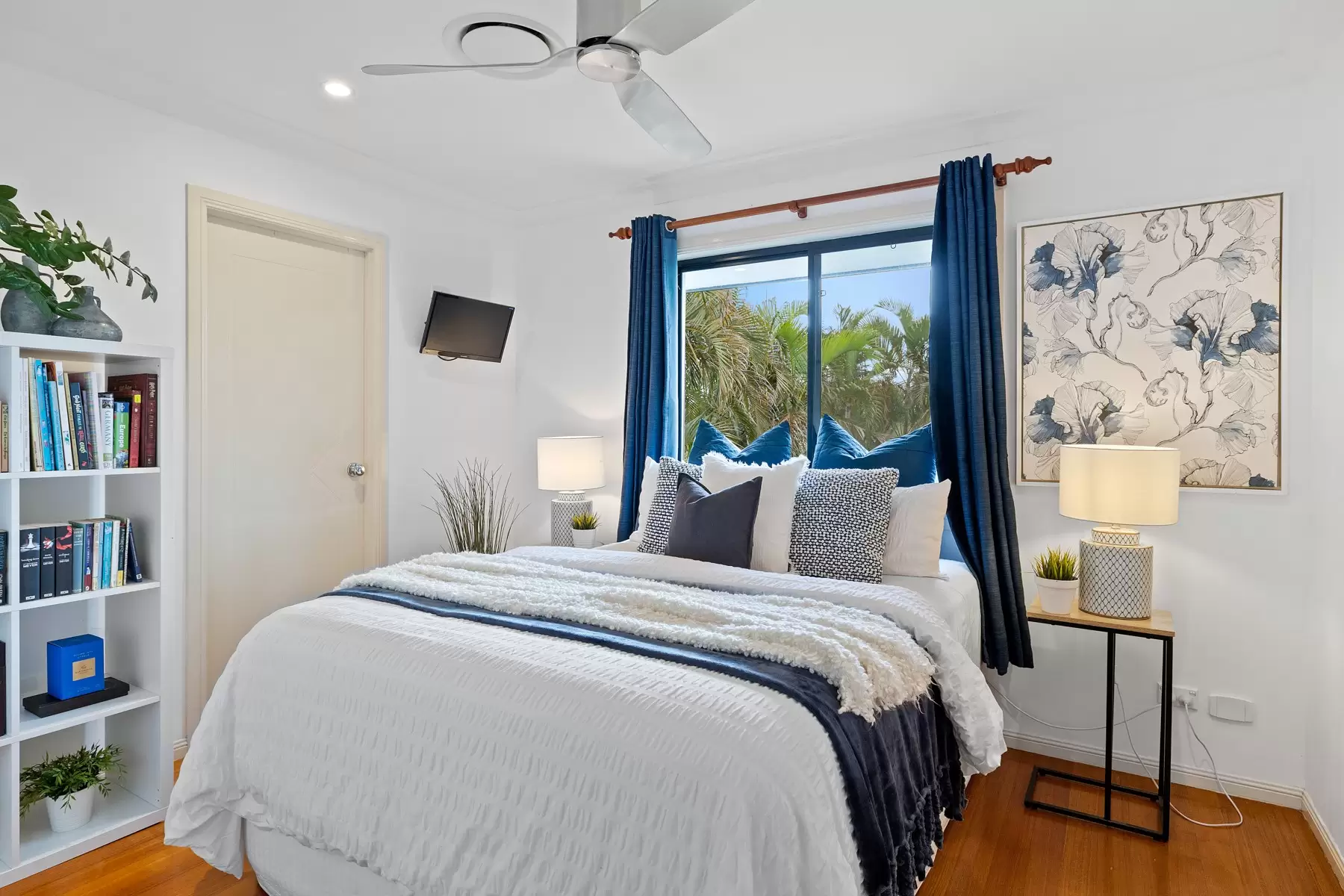 6 The Rampart, Redland Bay Sold by Queensland Sotheby's International Realty - image 1