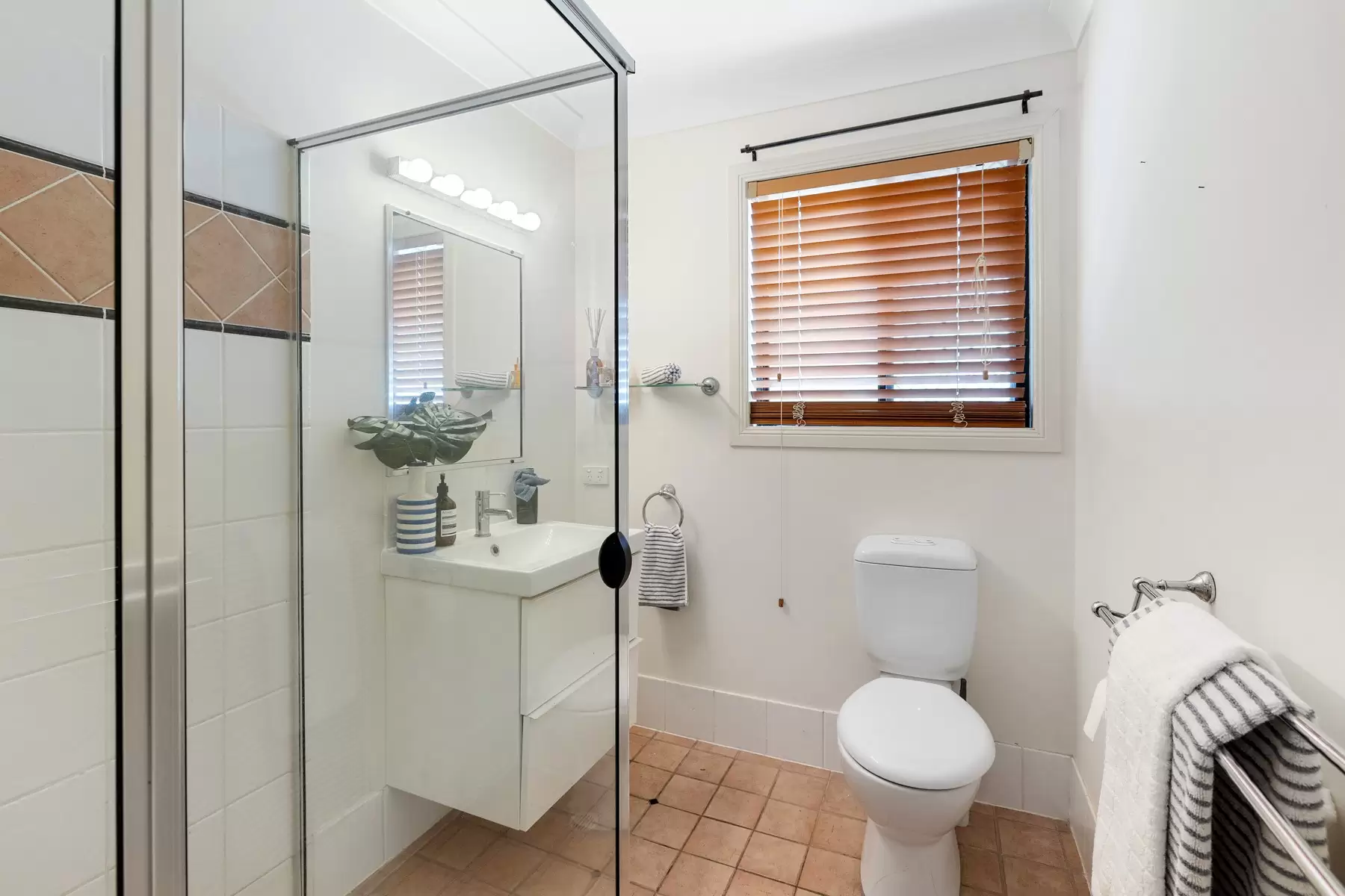 6 The Rampart, Redland Bay Sold by Queensland Sotheby's International Realty - image 1