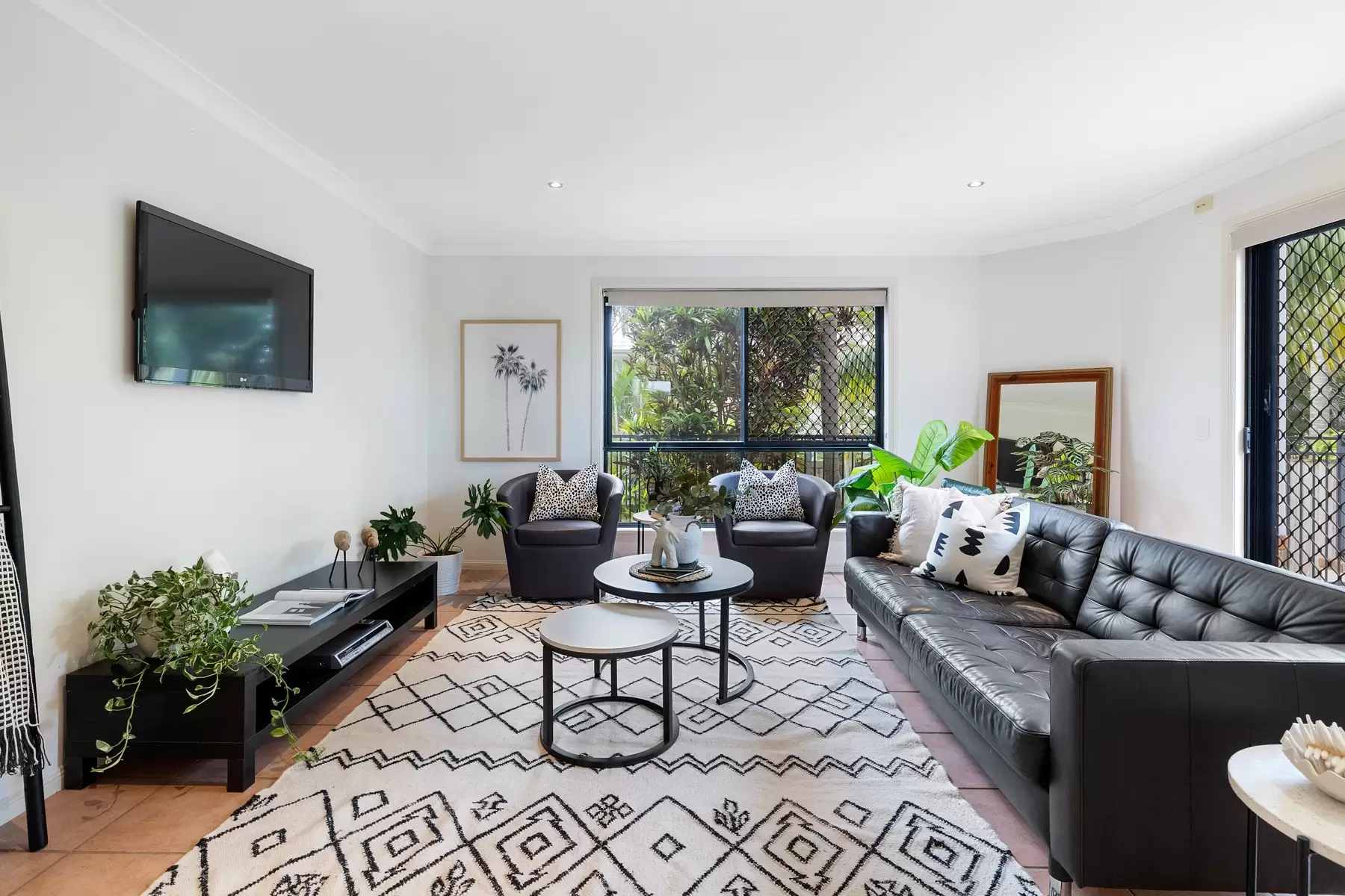 6 The Rampart, Redland Bay Sold by Queensland Sotheby's International Realty - image 1
