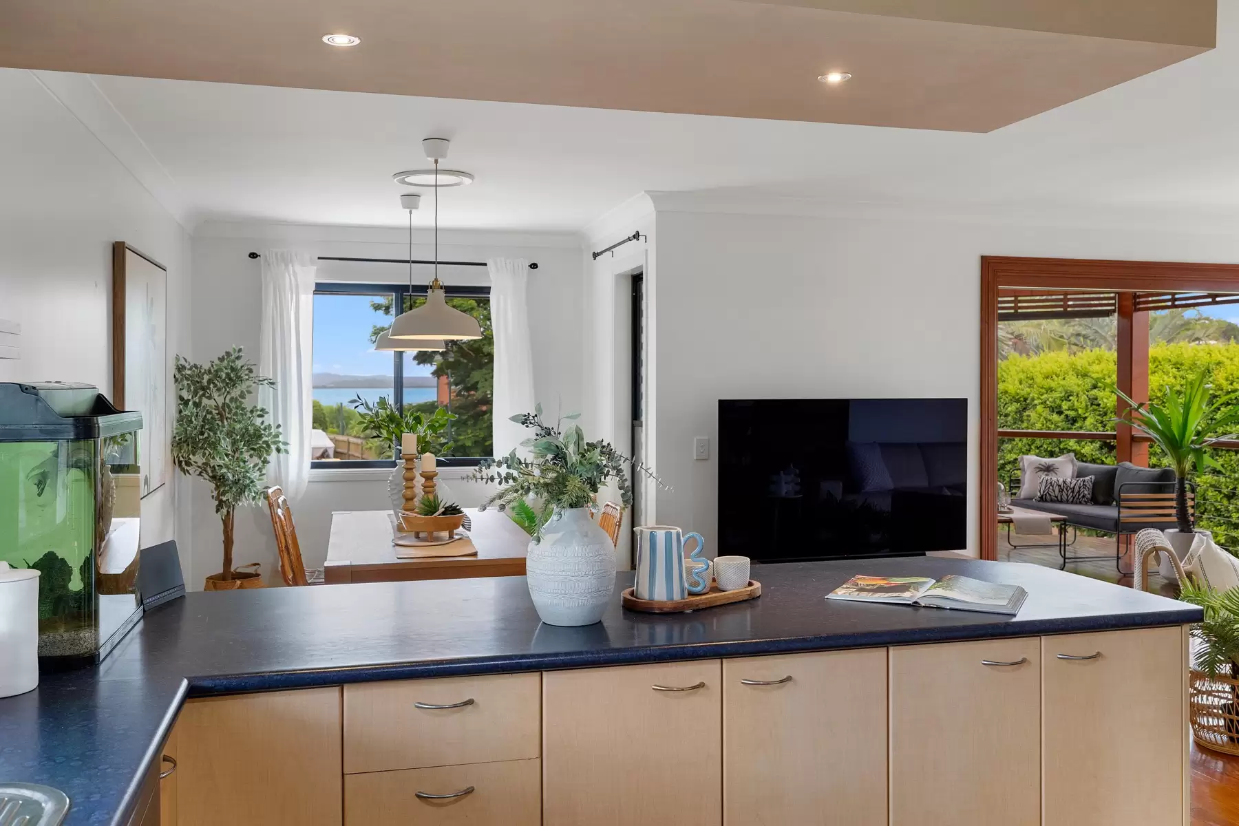 6 The Rampart, Redland Bay Sold by Queensland Sotheby's International Realty - image 1