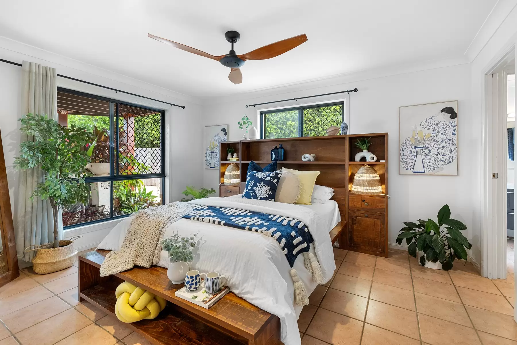 6 The Rampart, Redland Bay Sold by Queensland Sotheby's International Realty - image 1