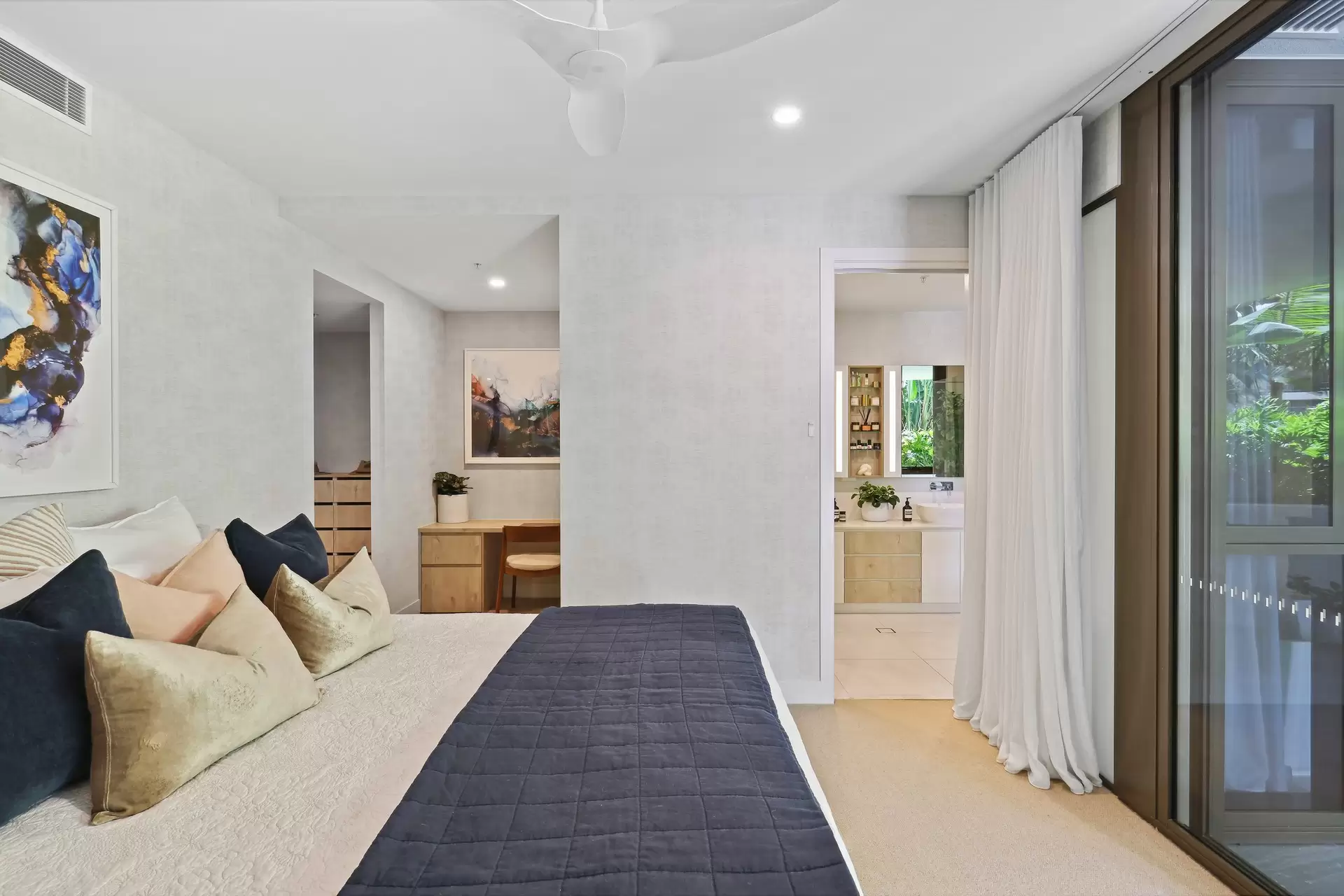 101/Cerulean 5 Pacific Street, Main Beach Sold by Queensland Sotheby's International Realty - image 1