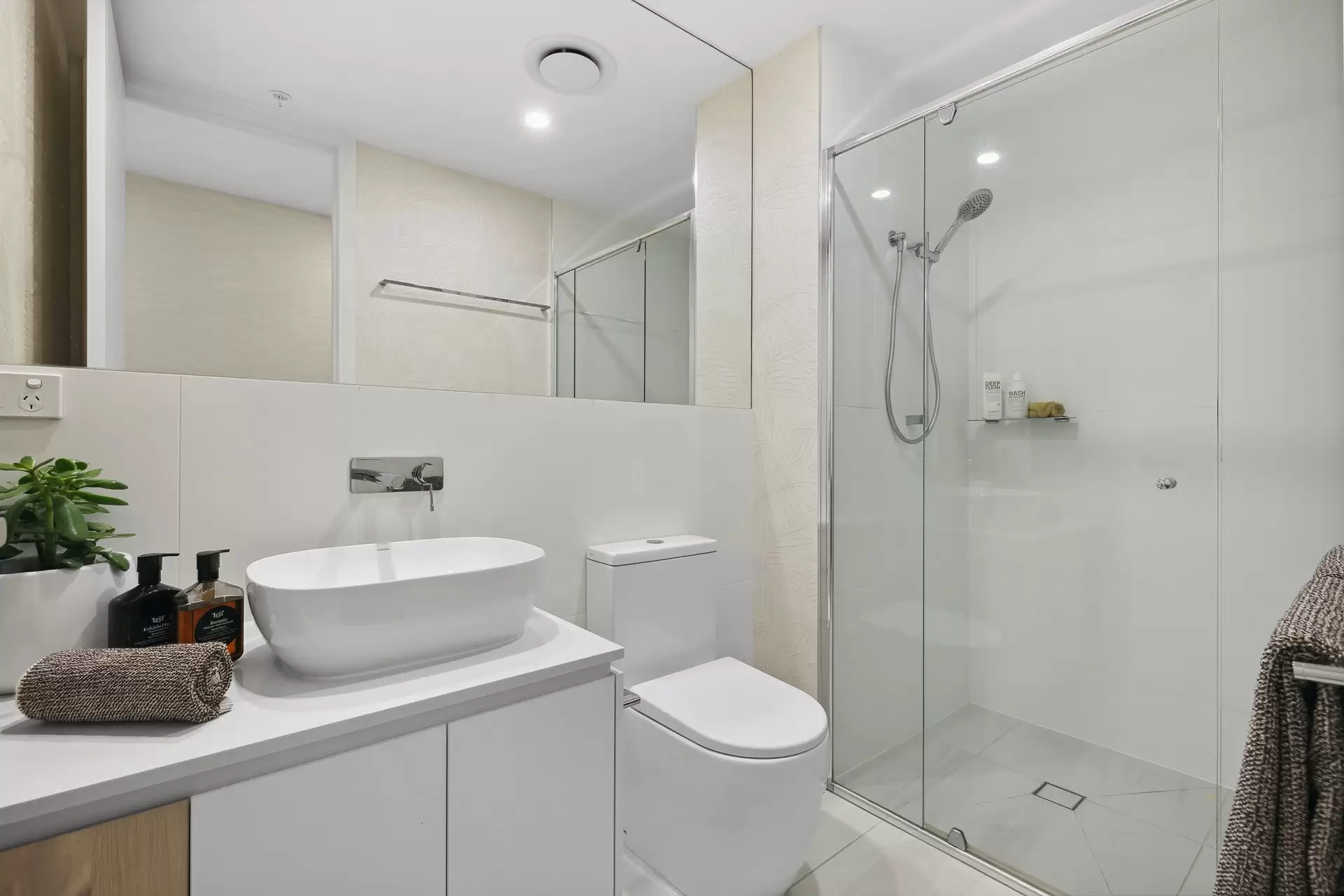 101/Cerulean 5 Pacific Street, Main Beach Sold by Queensland Sotheby's International Realty - image 1
