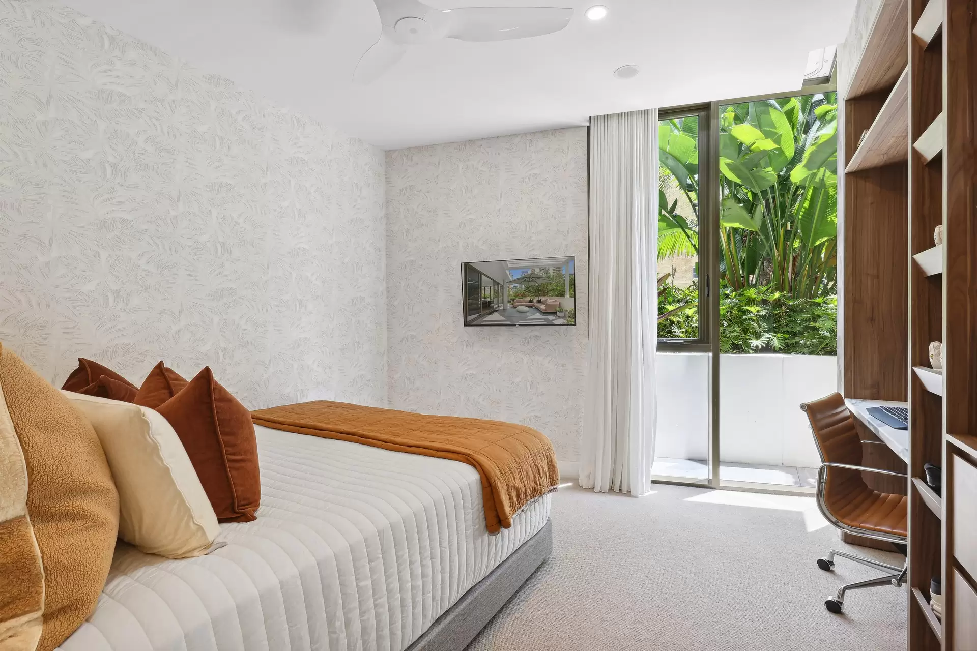 101/Cerulean 5 Pacific Street, Main Beach Sold by Queensland Sotheby's International Realty - image 1