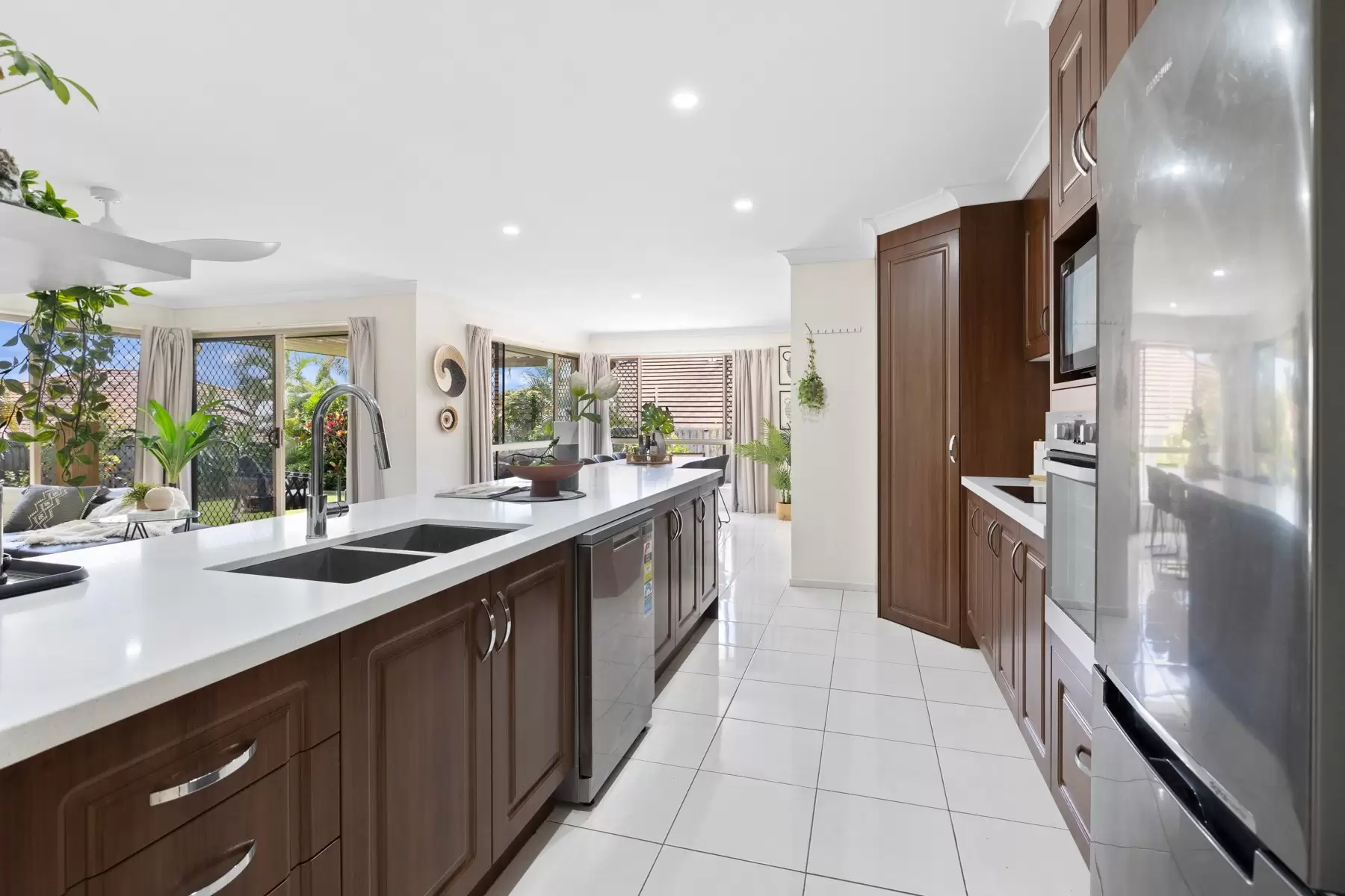 42 Ronnie Street, Cleveland Sold by Queensland Sotheby's International Realty - image 1