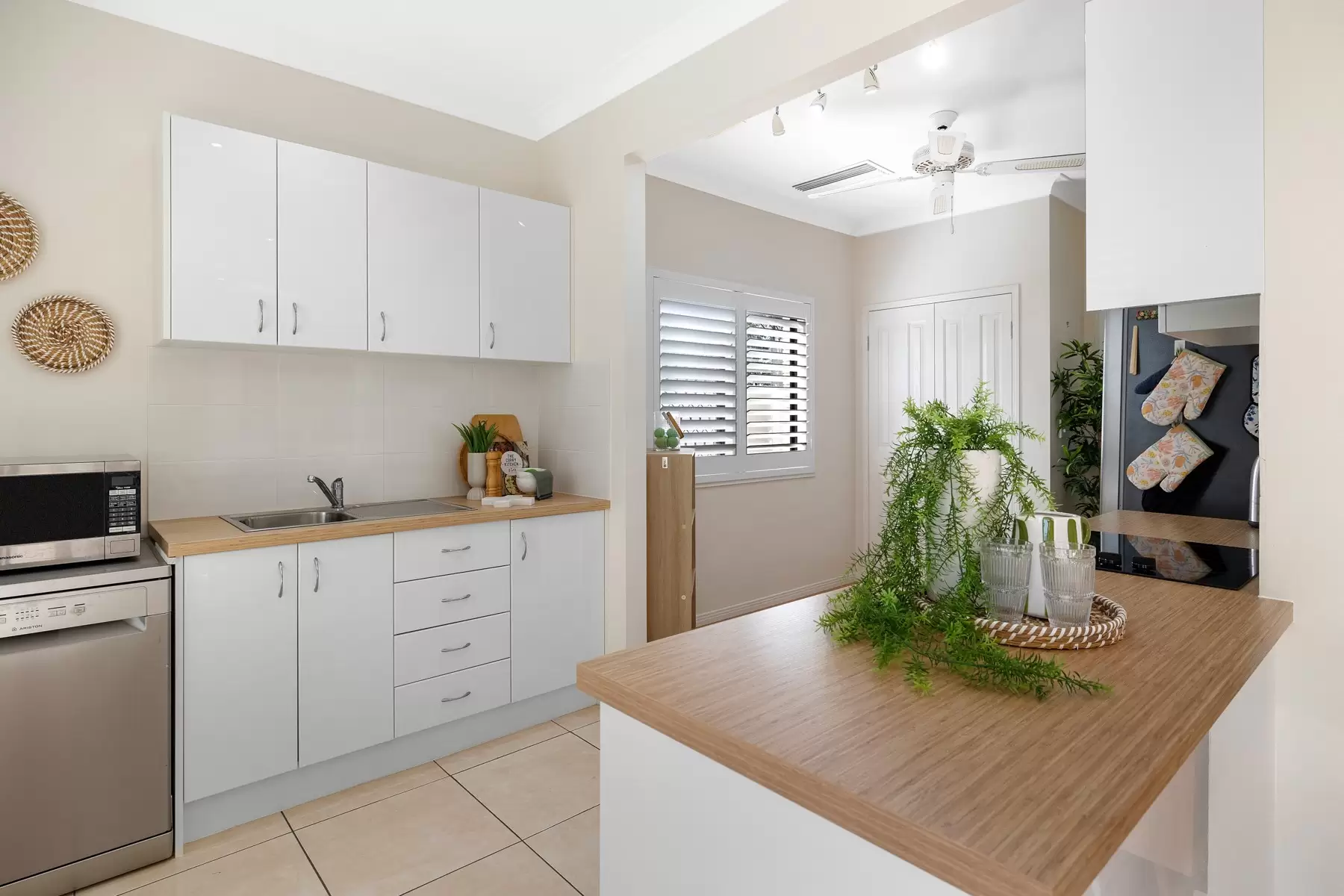 30 Carolena Street, Cleveland Sold by Queensland Sotheby's International Realty - image 1