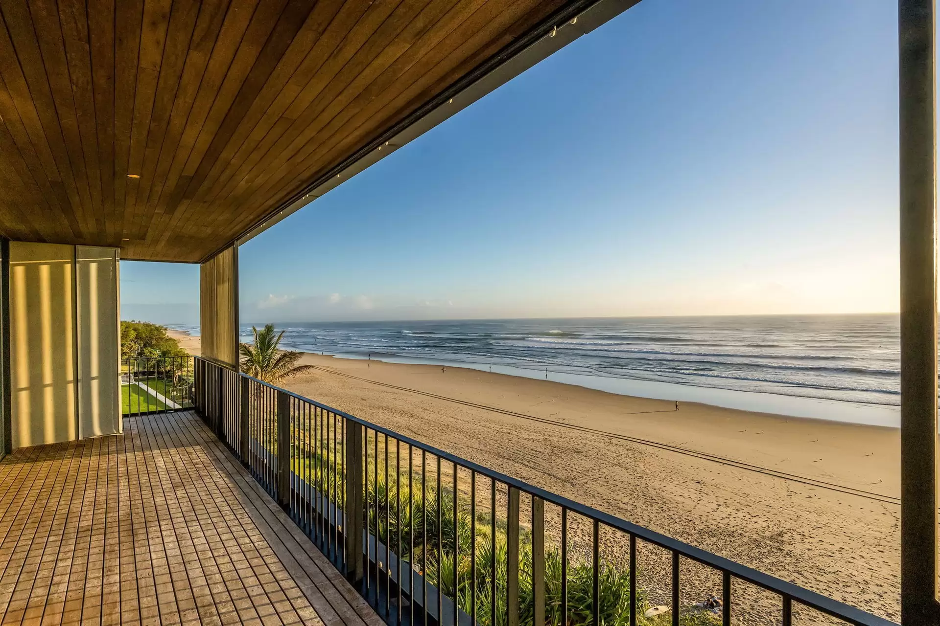 4/3565 Main Beach Parade, Main Beach Sold by Queensland Sotheby's International Realty - image 1