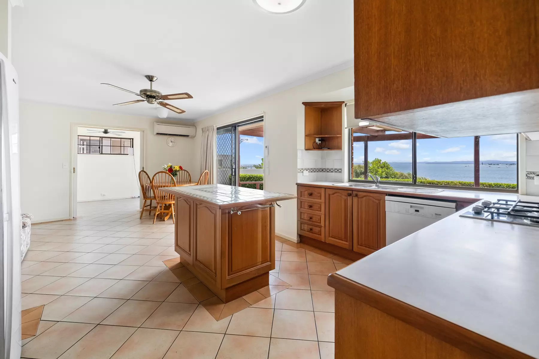 3 Sturgeon Street, Ormiston Sold by Queensland Sotheby's International Realty - image 1