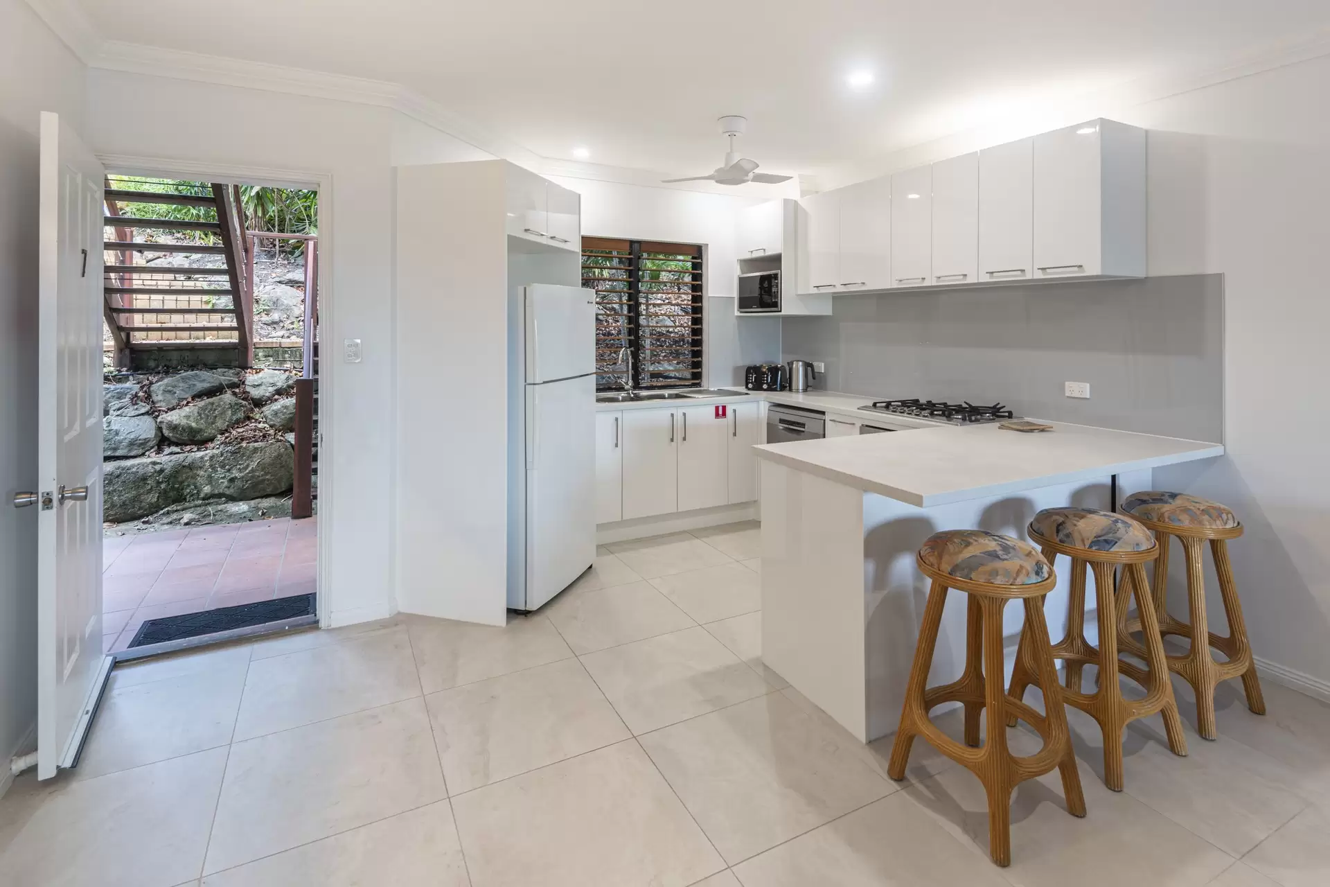 7/4 Acacia Drive, Hamilton Island Sold by Queensland Sotheby's International Realty - image 1