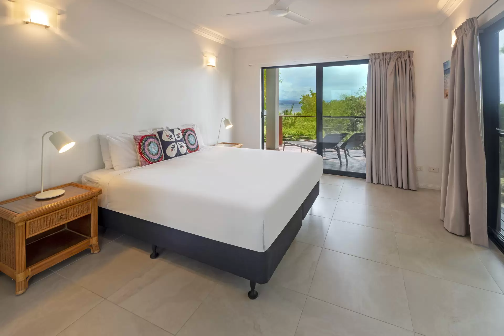 7/4 Acacia Drive, Hamilton Island Sold by Queensland Sotheby's International Realty - image 1