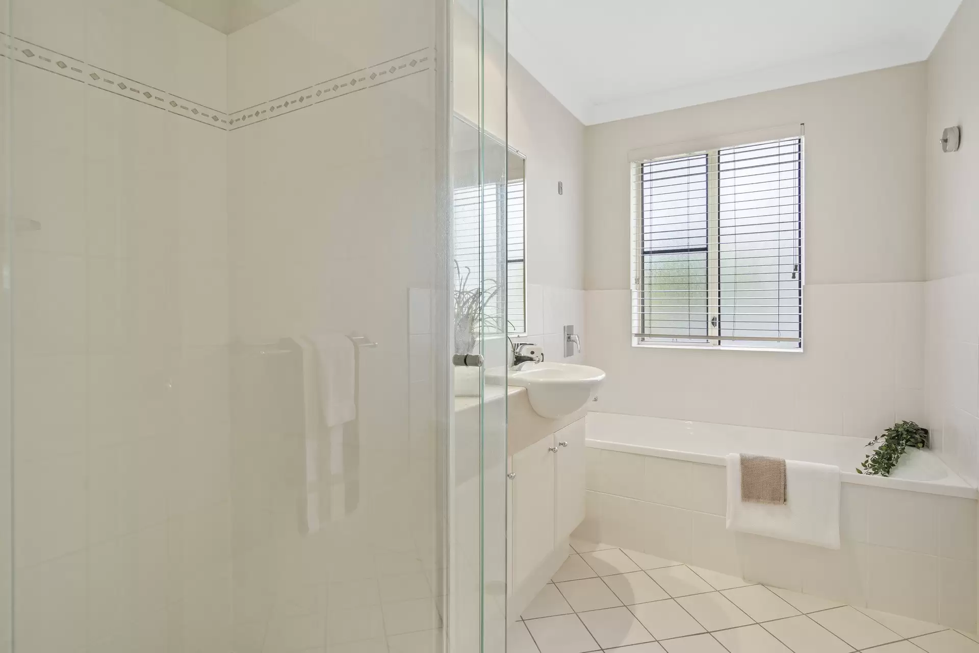 45/13-14 Esperance Court, Raby Bay Sold by Queensland Sotheby's International Realty - image 1