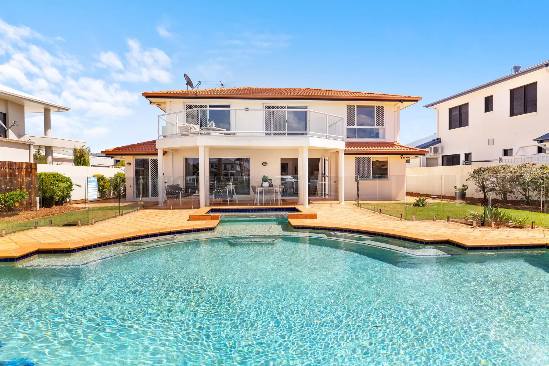 6 Piermont Place, Raby Bay Sold by  - image 1