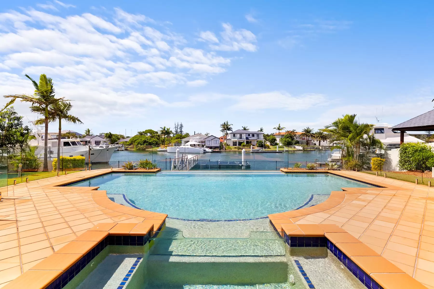 6 Piermont Place, Raby Bay Sold by  - image 1