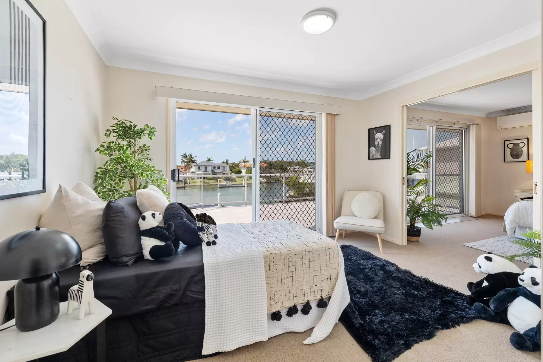 6 Piermont Place, Raby Bay Sold by Queensland Sotheby's International Realty - image 1