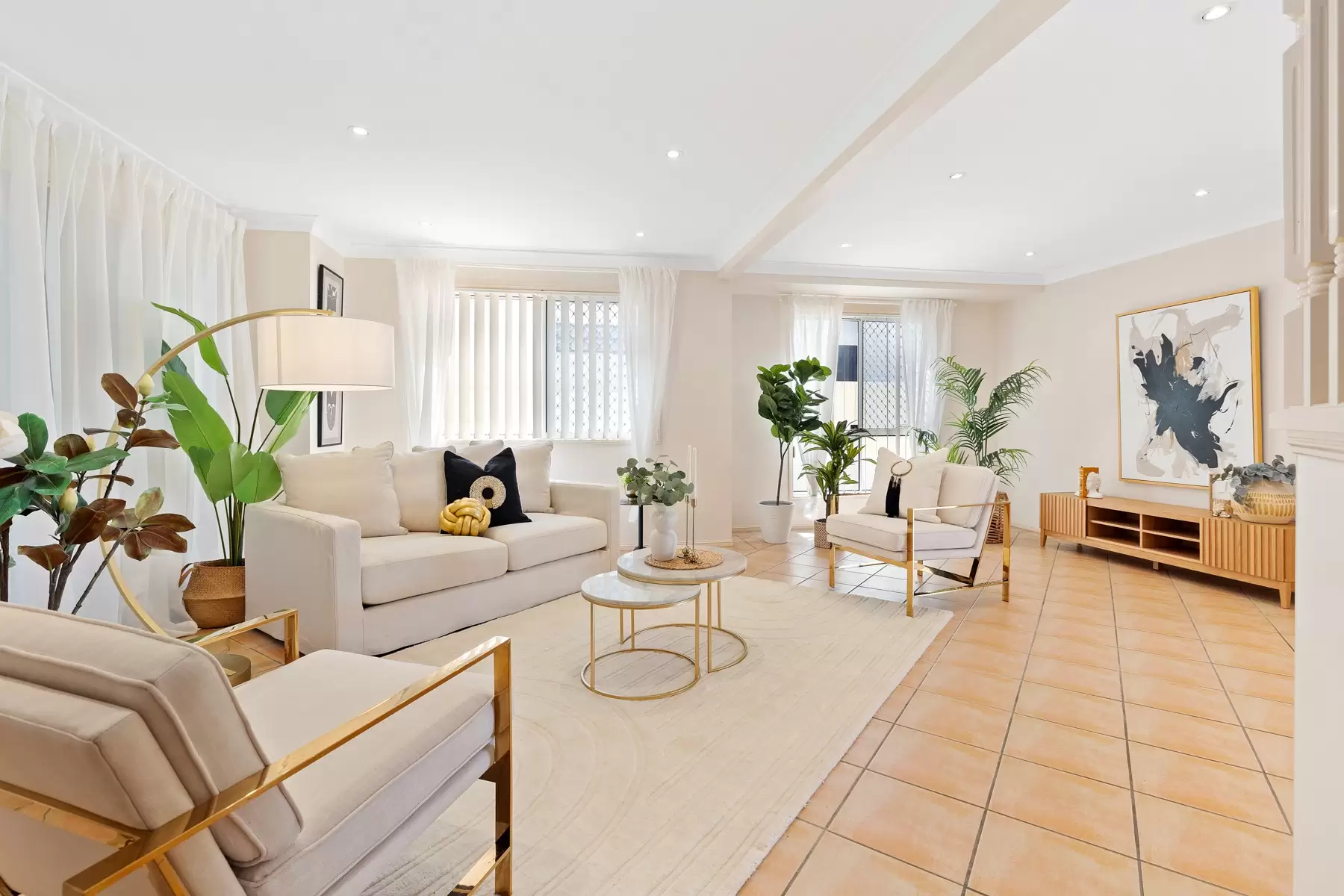 6 Piermont Place, Raby Bay Sold by Queensland Sotheby's International Realty - image 1