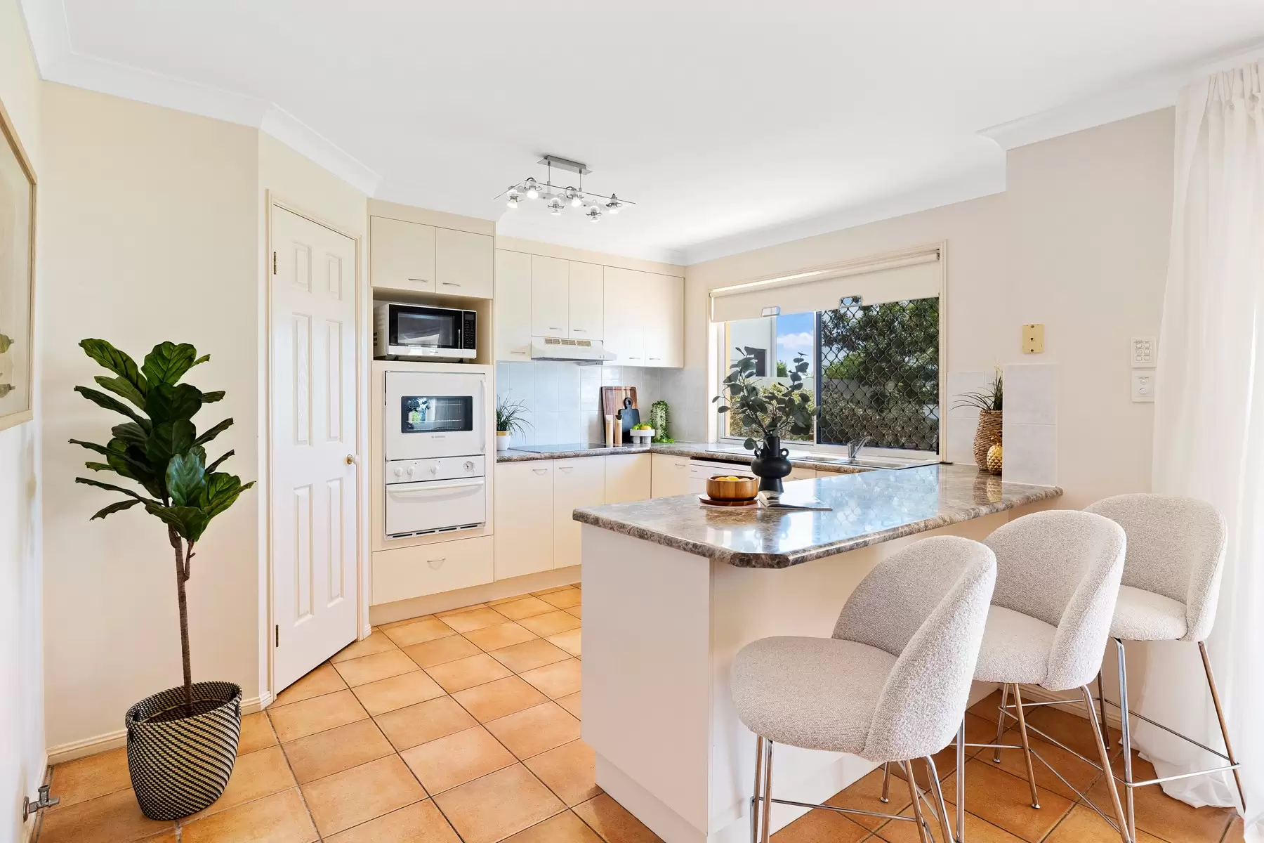 6 Piermont Place, Raby Bay Sold by Queensland Sotheby's International Realty - image 1