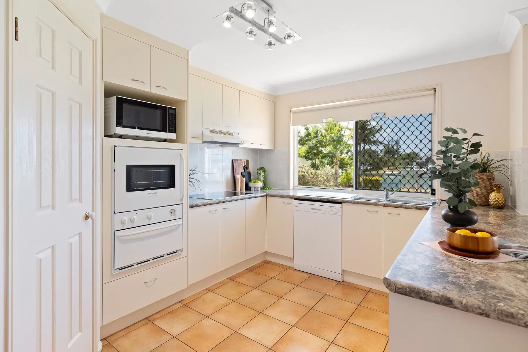 6 Piermont Place, Raby Bay Sold by Queensland Sotheby's International Realty - image 1