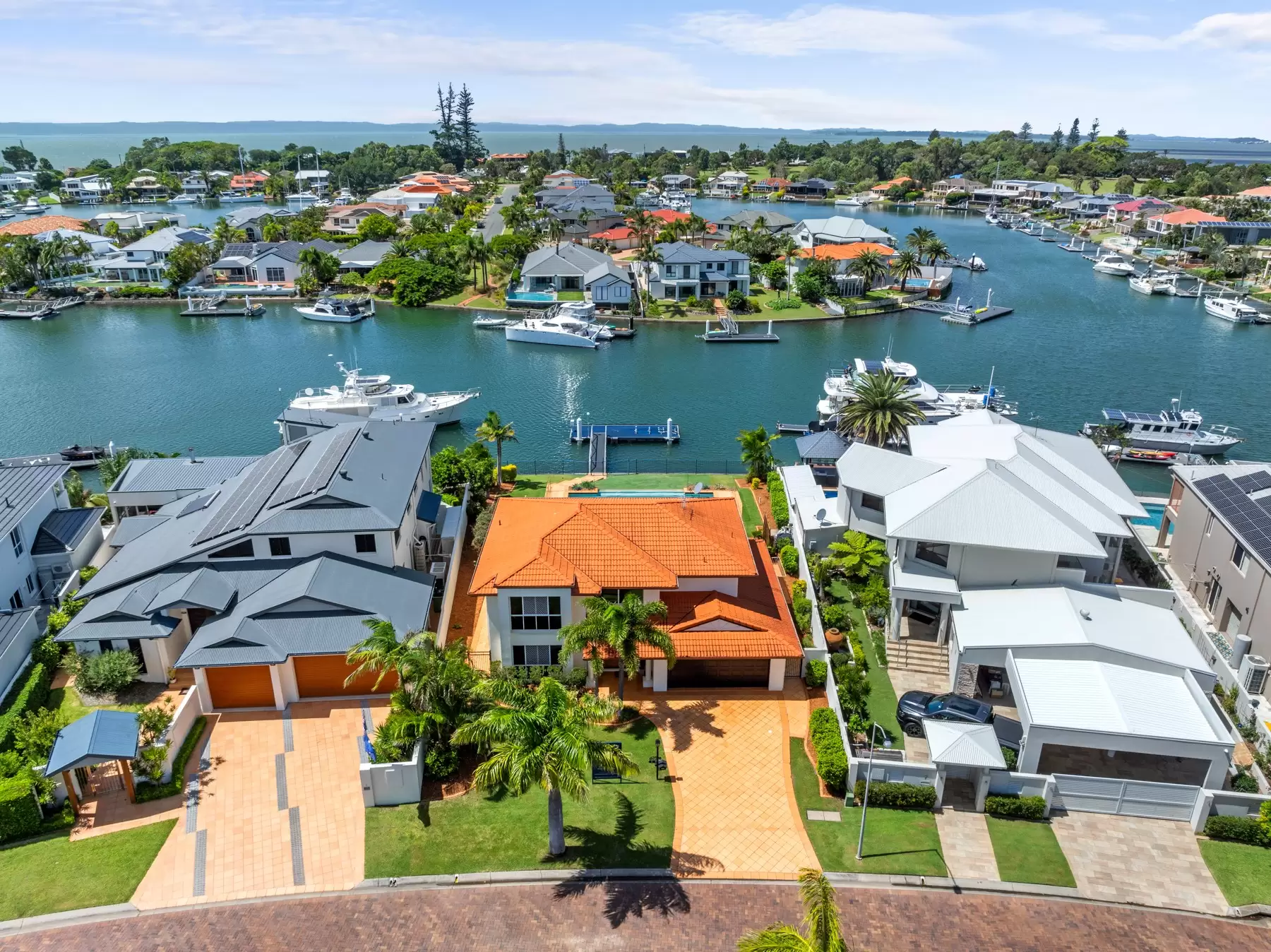 6 Piermont Place, Raby Bay Sold by  - image 1