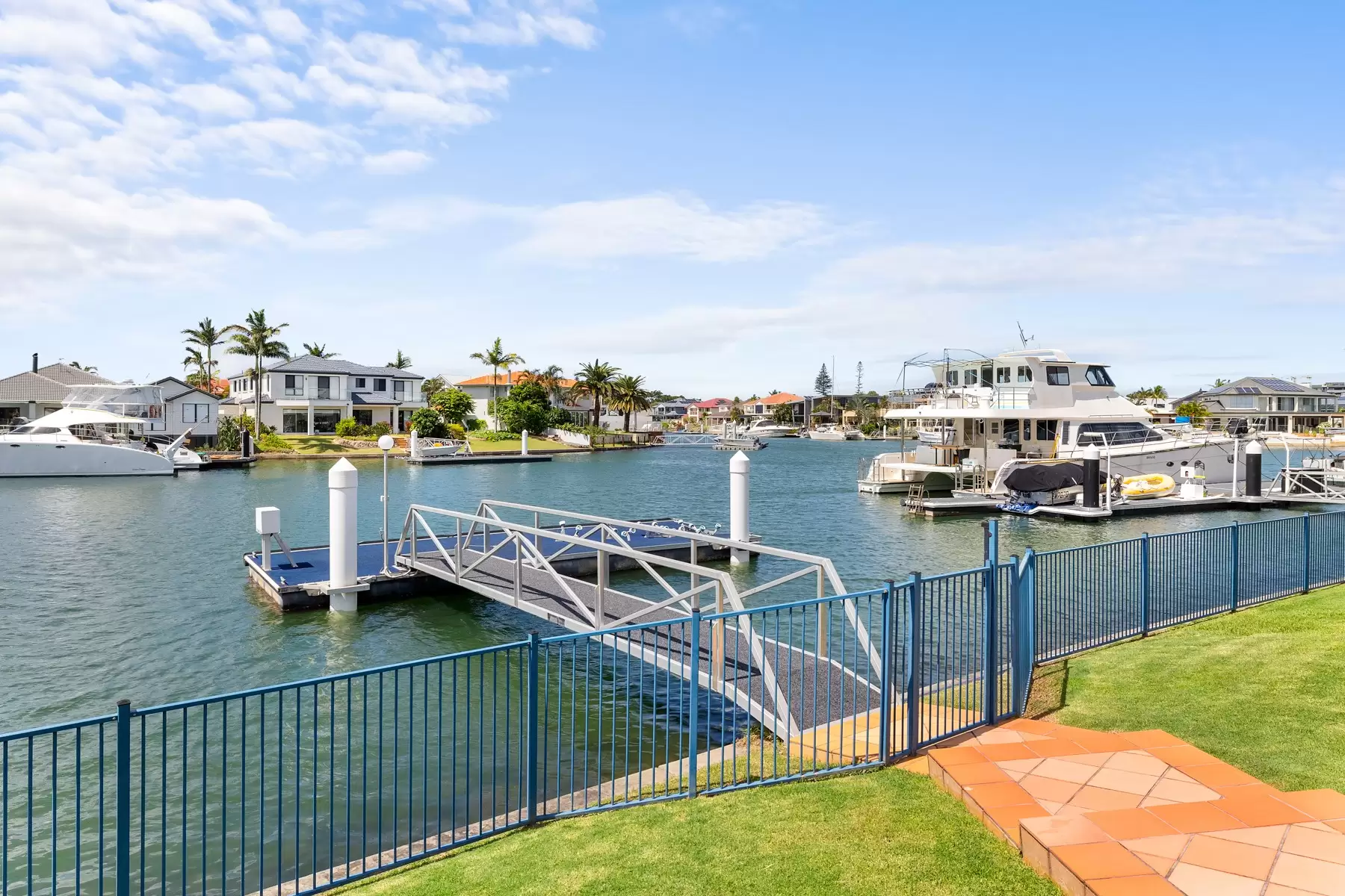 6 Piermont Place, Raby Bay Sold by Queensland Sotheby's International Realty - image 1