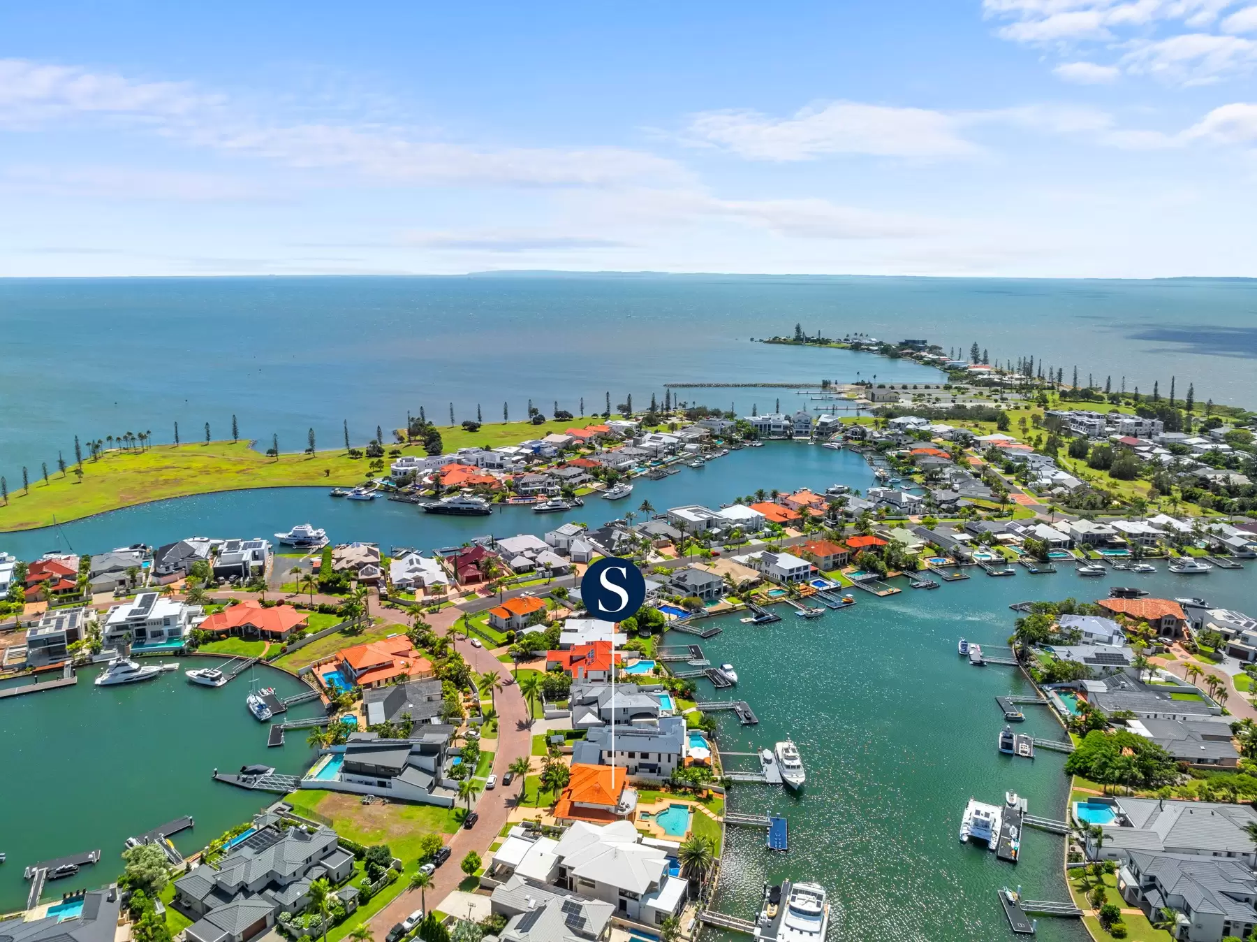 6 Piermont Place, Raby Bay Sold by Queensland Sotheby's International Realty - image 1