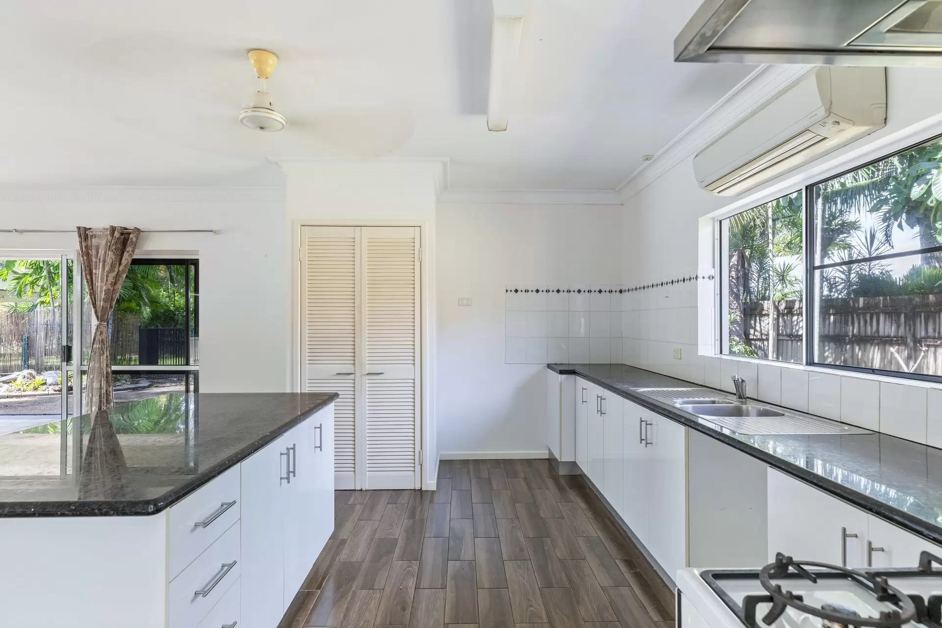 16 Endeavour Street, Port Douglas Sold by Queensland Sotheby's International Realty - image 1
