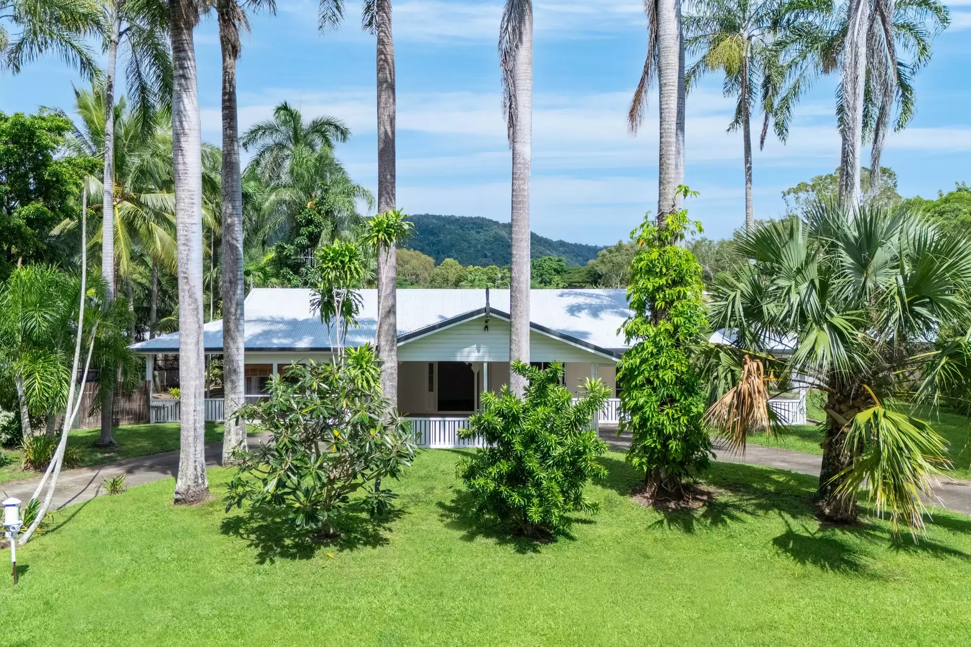 16 Endeavour Street, Port Douglas Sold by Queensland Sotheby's International Realty - image 1