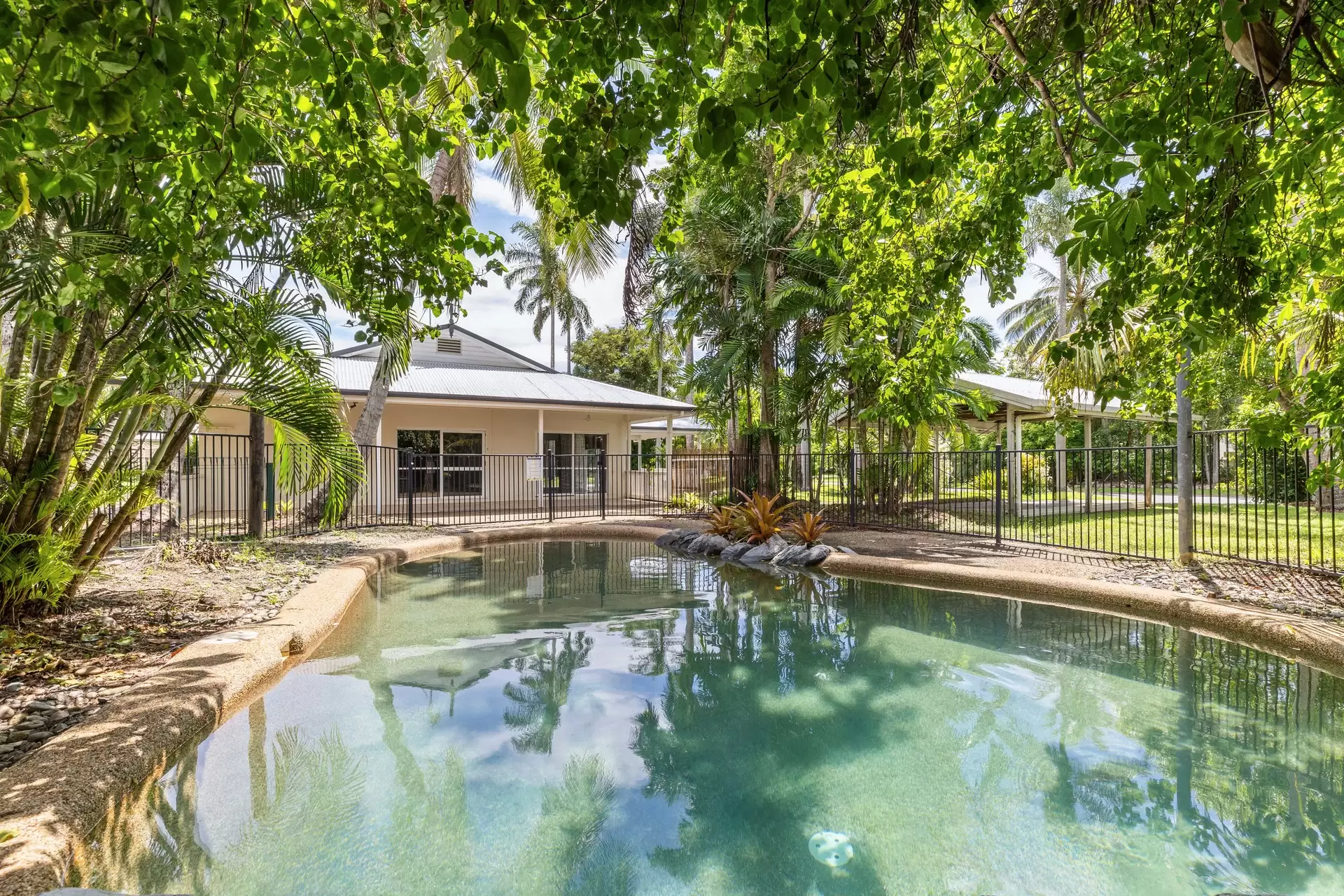16 Endeavour Street, Port Douglas Sold by Queensland Sotheby's International Realty - image 1