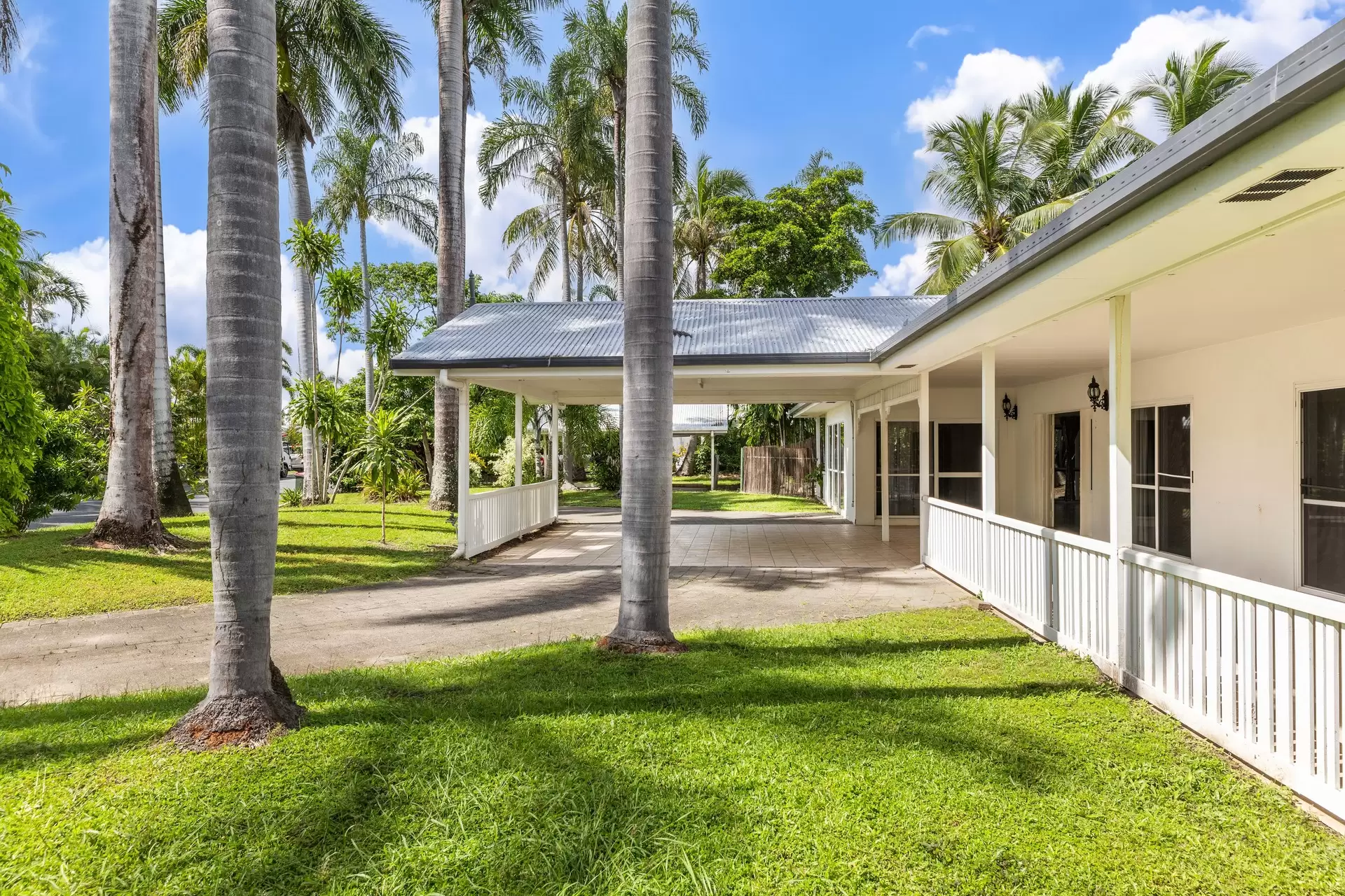 16 Endeavour Street, Port Douglas Sold by  - image 1