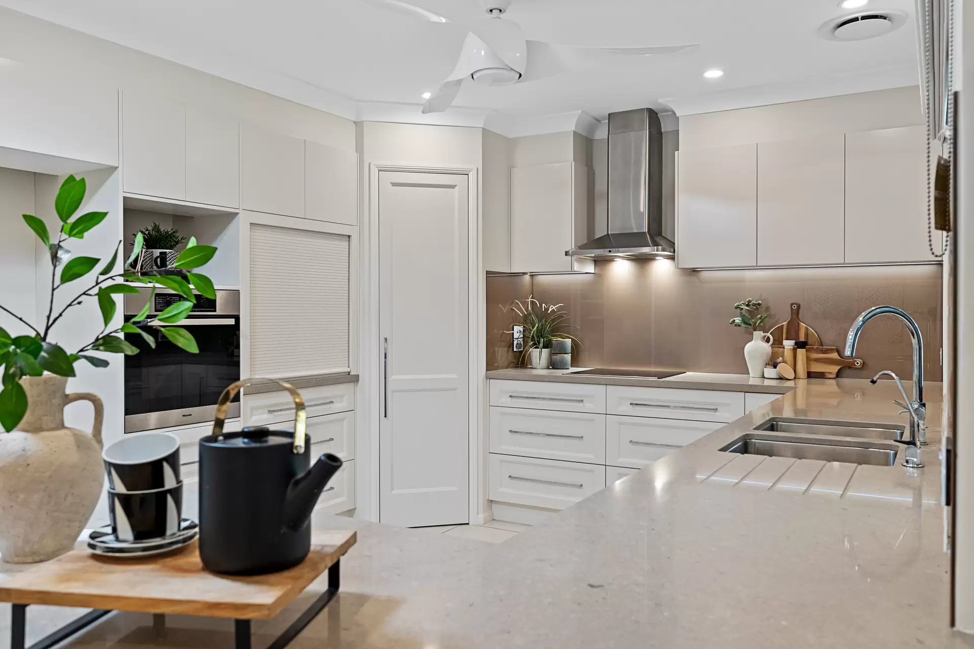 19 Bryce Place, Birkdale Sold by  - image 1