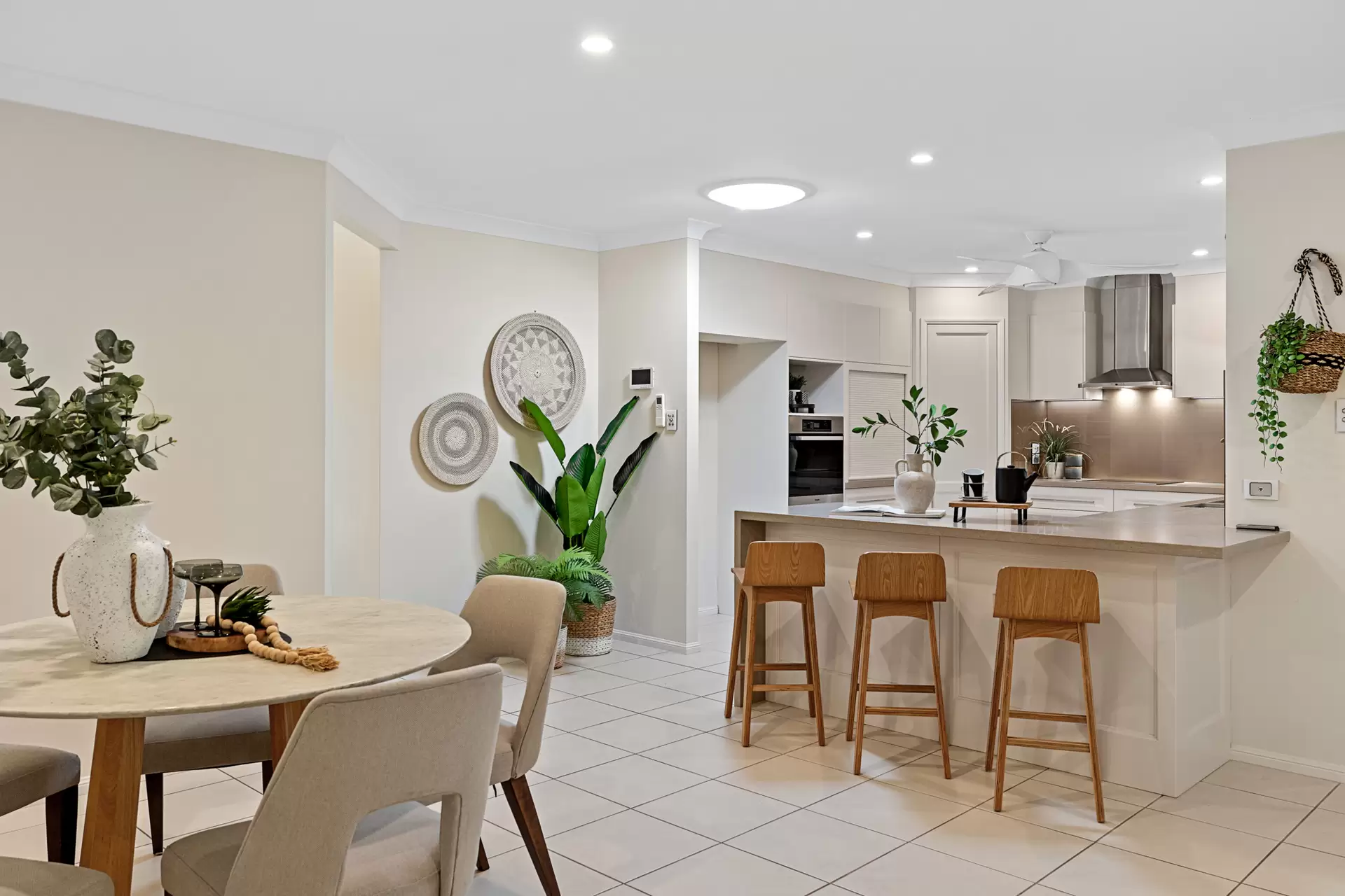19 Bryce Place, Birkdale Sold by Queensland Sotheby's International Realty - image 1
