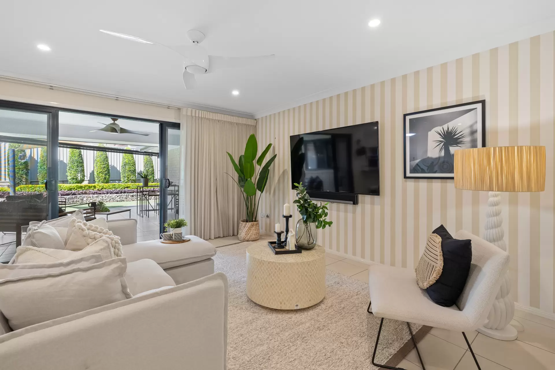 19 Bryce Place, Birkdale Sold by Queensland Sotheby's International Realty - image 1