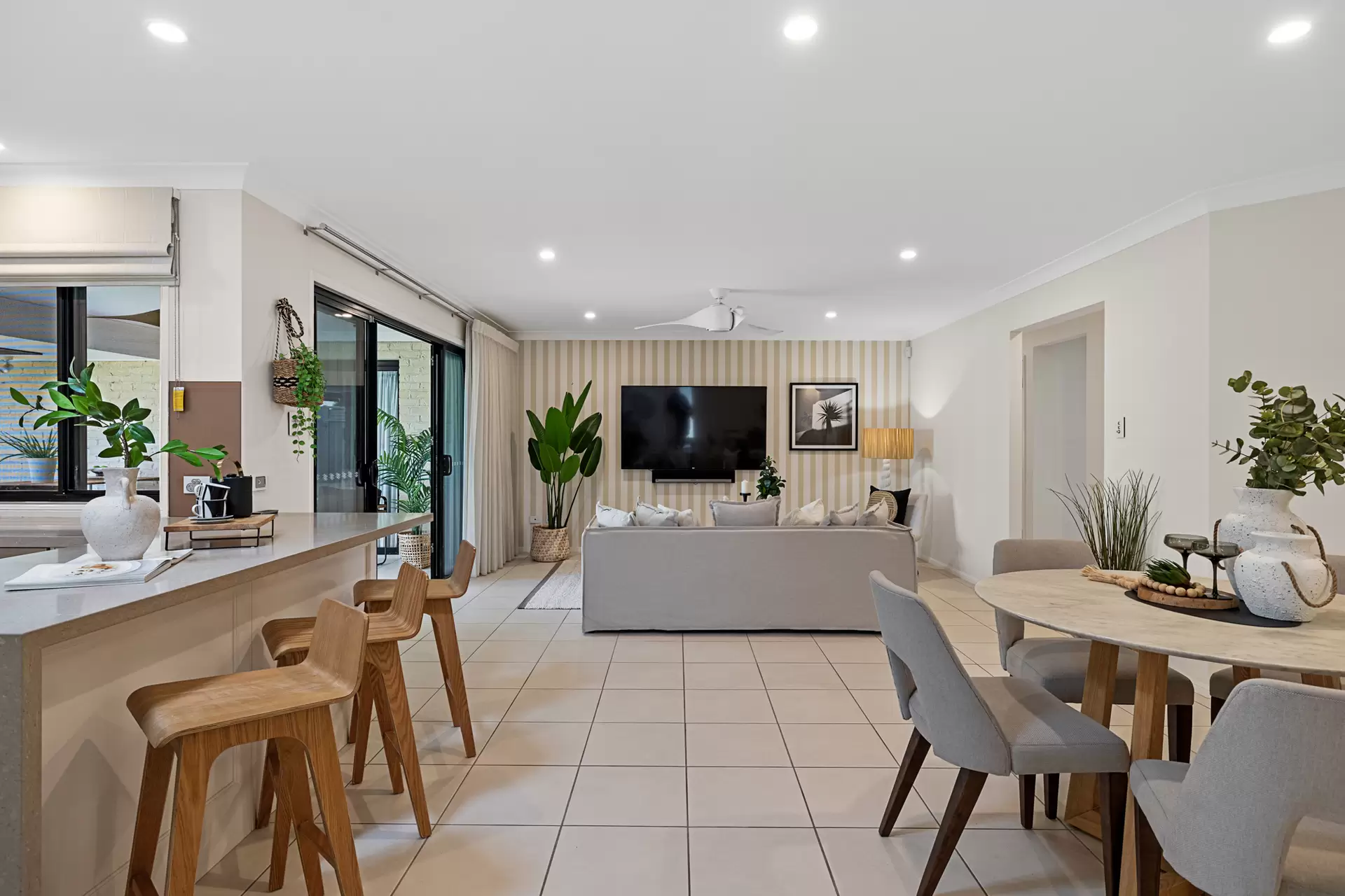 19 Bryce Place, Birkdale Sold by Queensland Sotheby's International Realty - image 1
