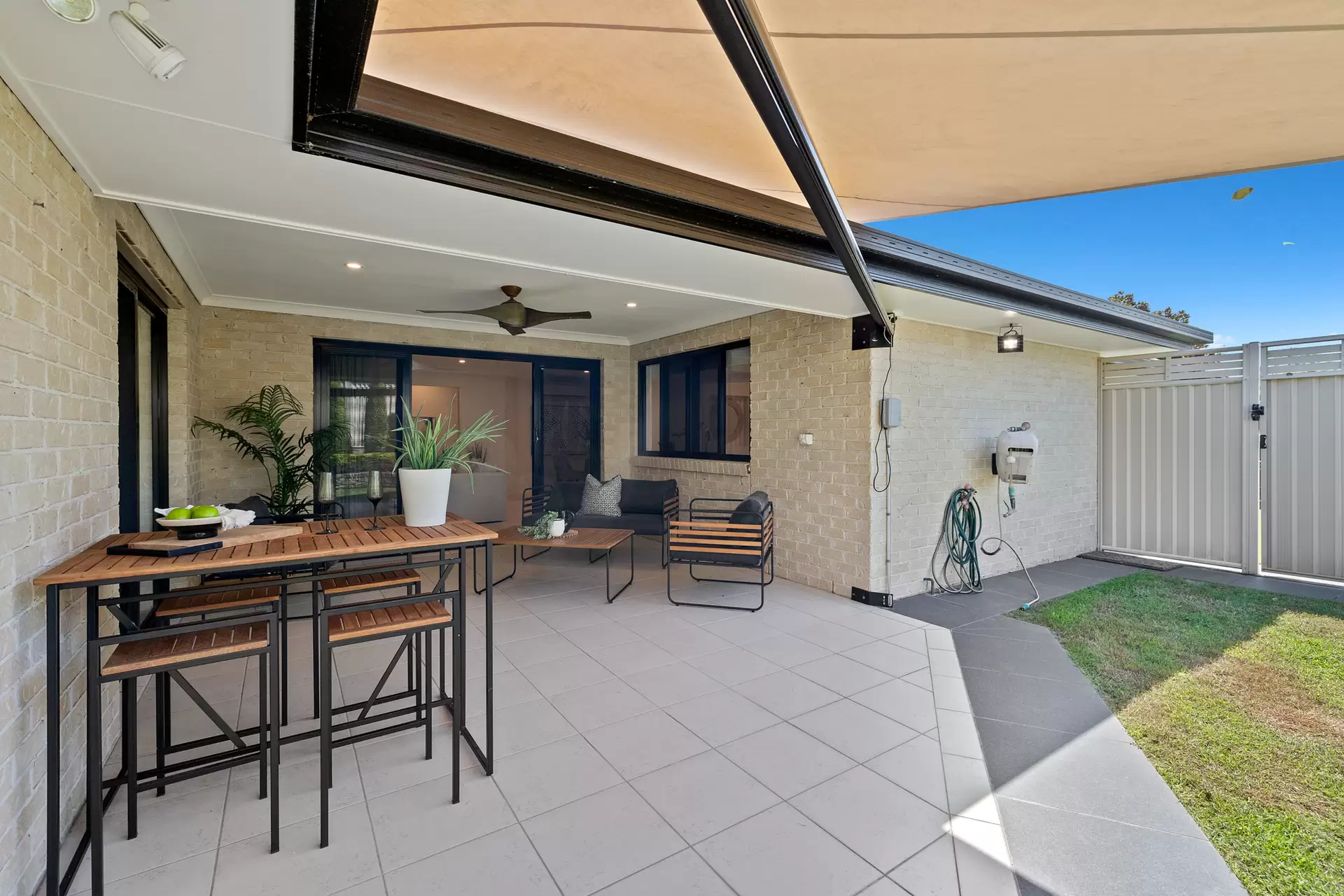 19 Bryce Place, Birkdale Sold by Queensland Sotheby's International Realty - image 1