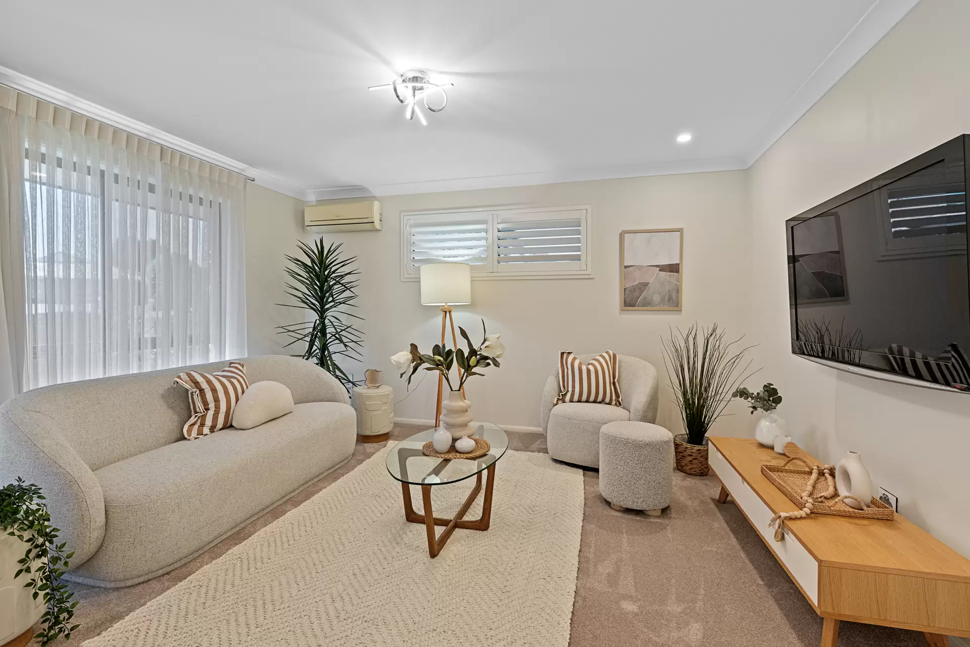 19 Bryce Place, Birkdale Sold by Queensland Sotheby's International Realty - image 1