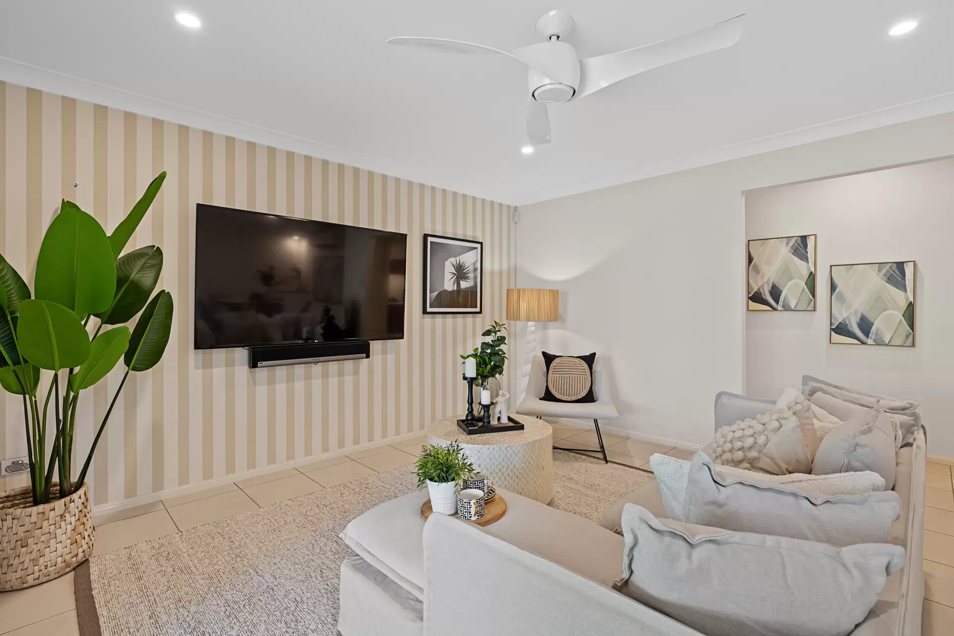 19 Bryce Place, Birkdale Sold by Queensland Sotheby's International Realty - image 1