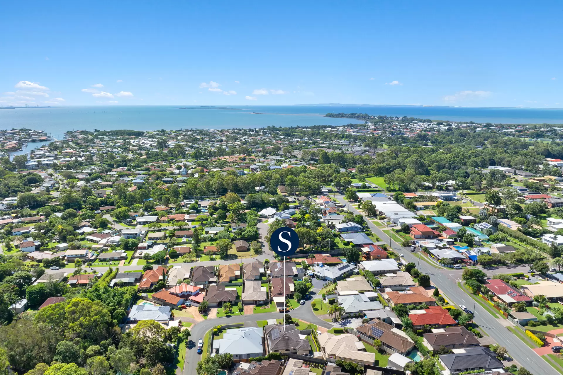 19 Bryce Place, Birkdale Sold by Queensland Sotheby's International Realty - image 1