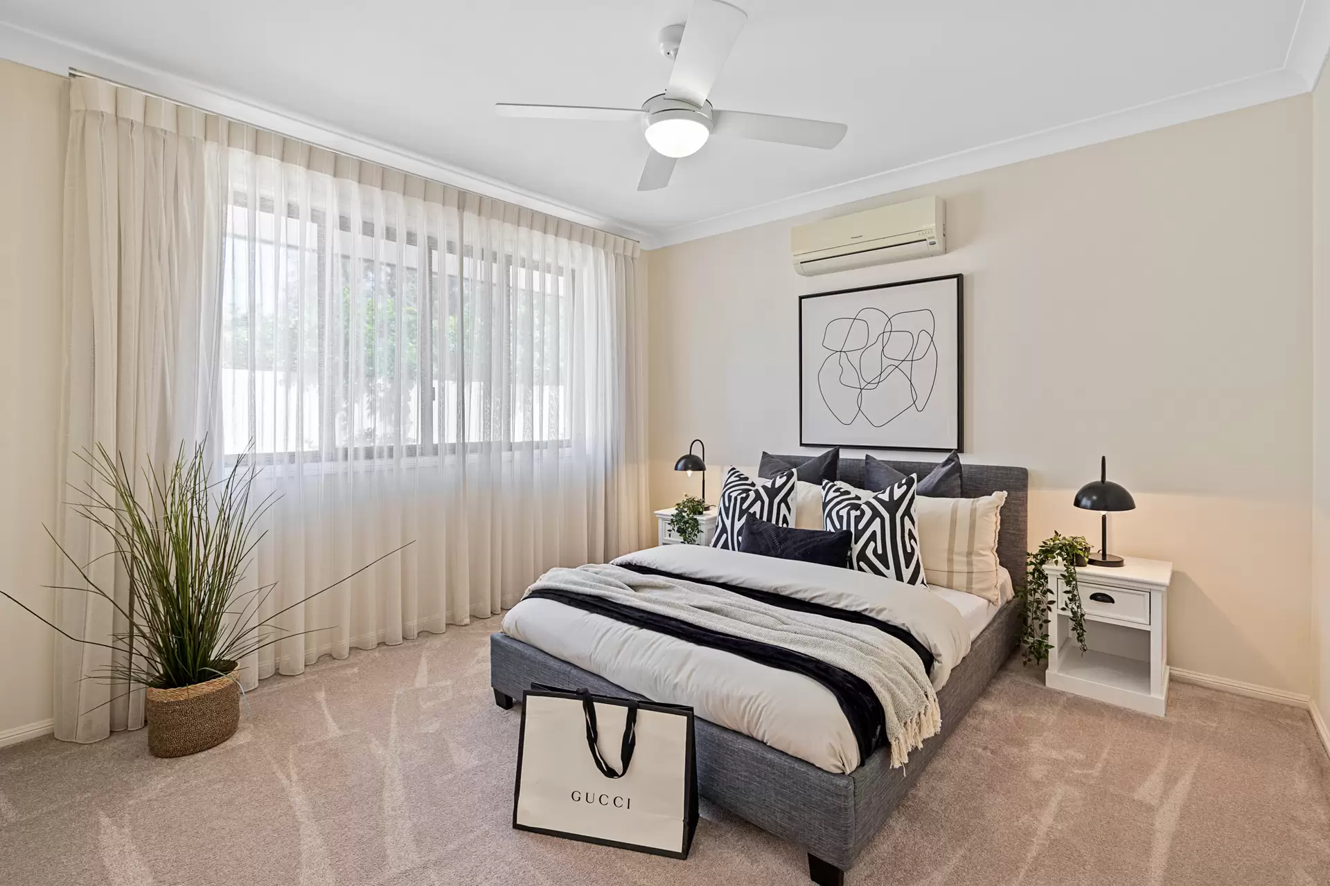 19 Bryce Place, Birkdale Sold by Queensland Sotheby's International Realty - image 1