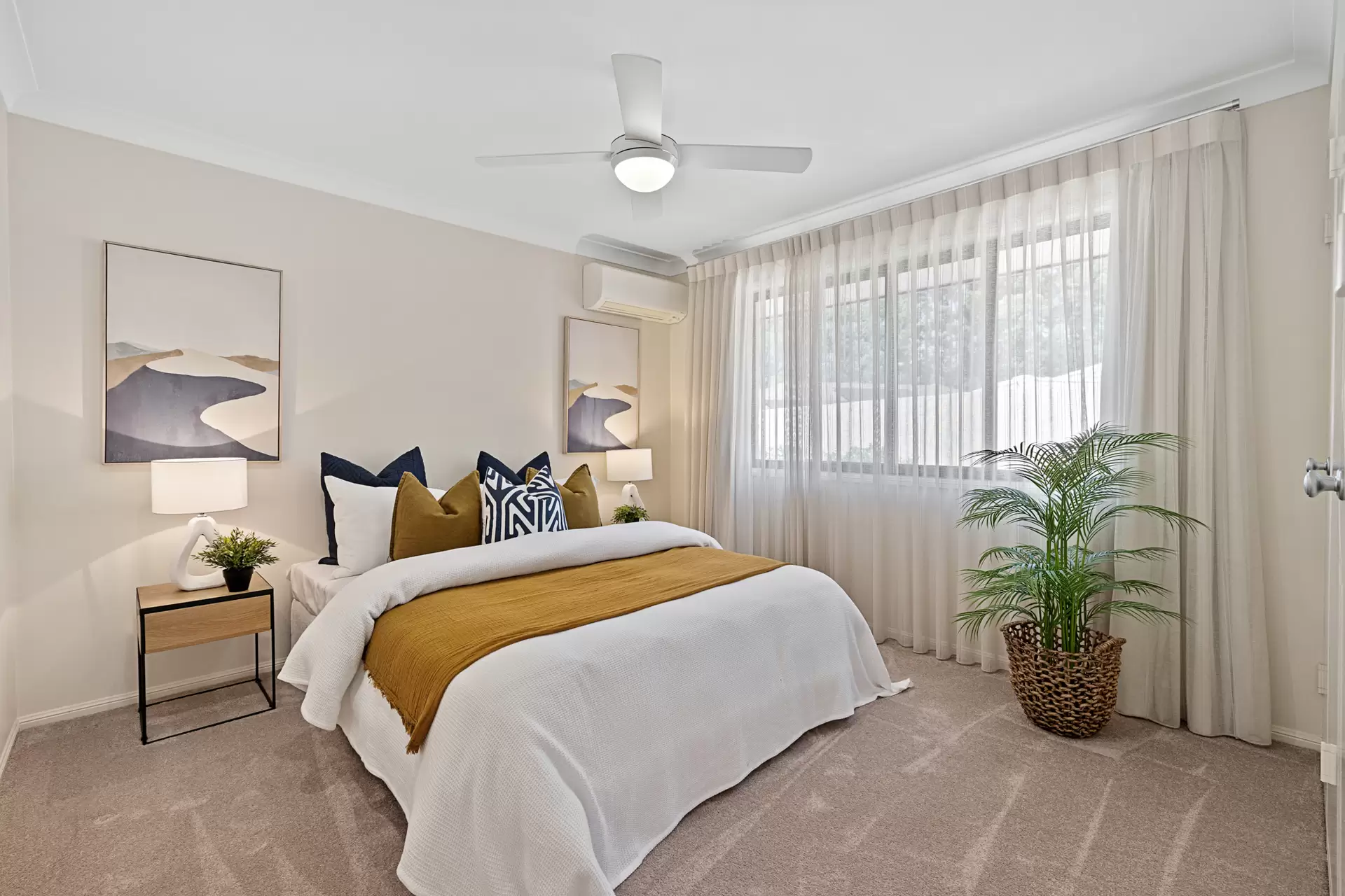 19 Bryce Place, Birkdale Sold by Queensland Sotheby's International Realty - image 1
