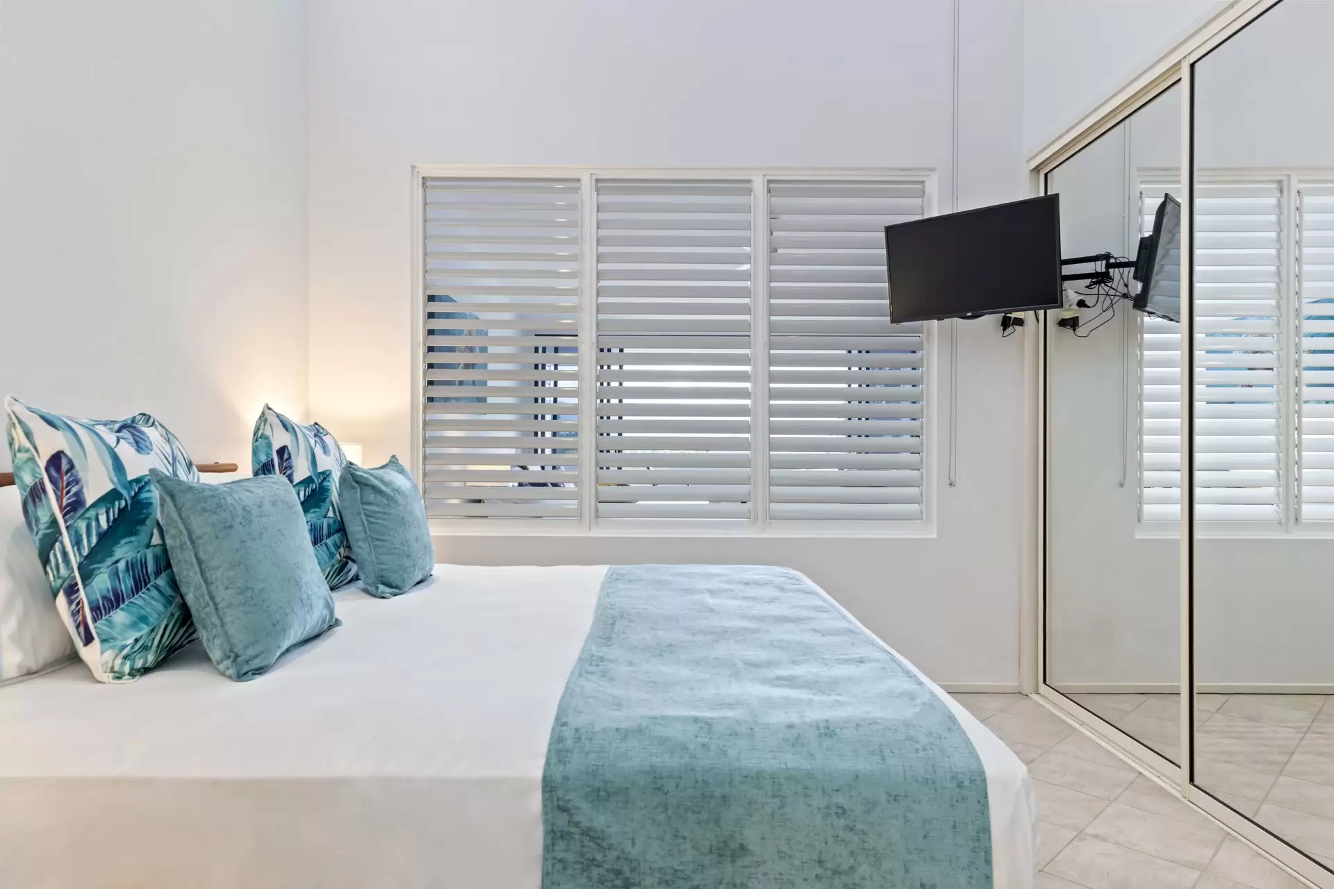 10/26-30 Macrossan Street, Port Douglas Sold by  - image 1